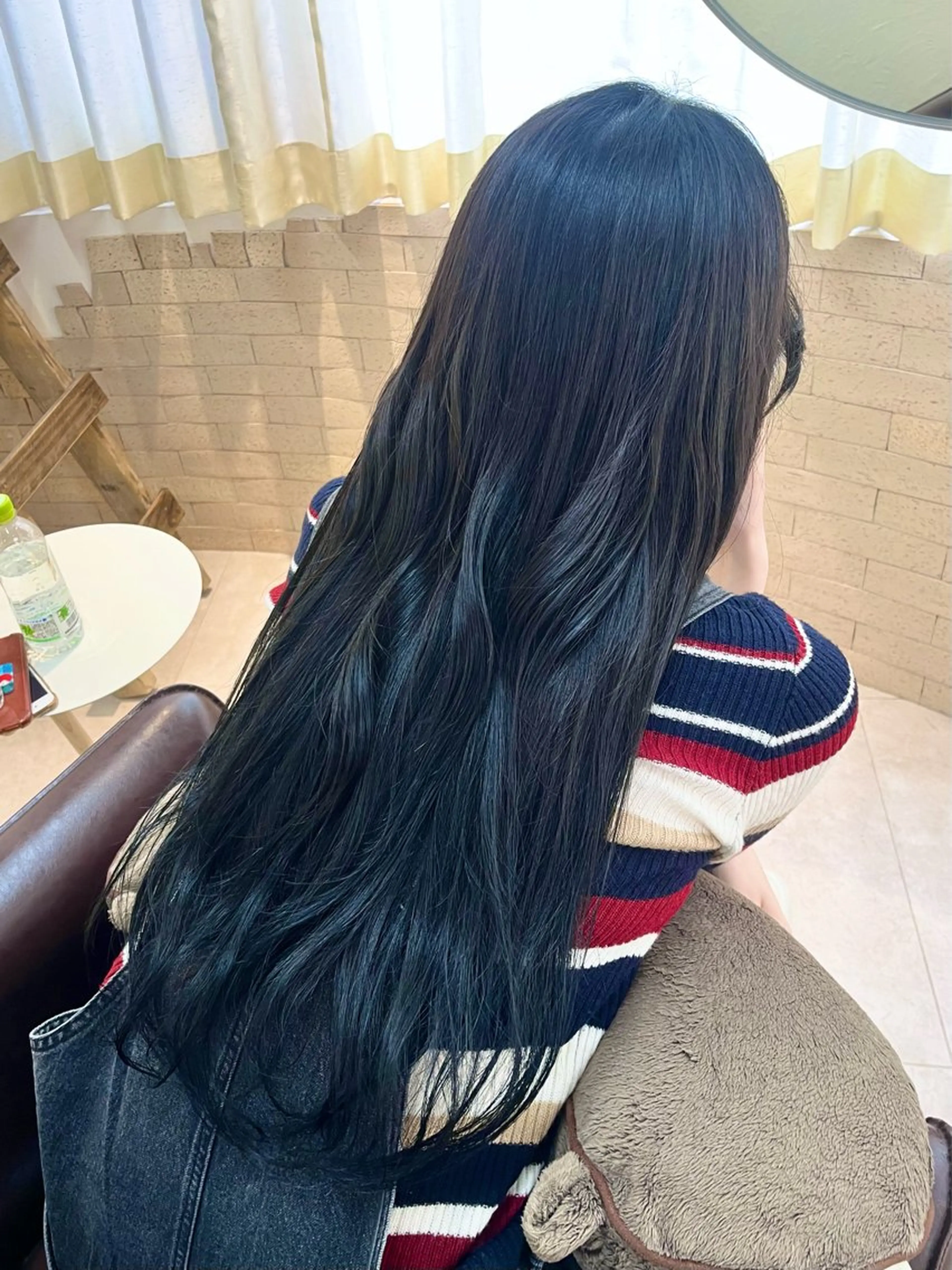 カラー 黒髪 ブルーカラー ブルーブラック 内山 あすかのヘアスタイル