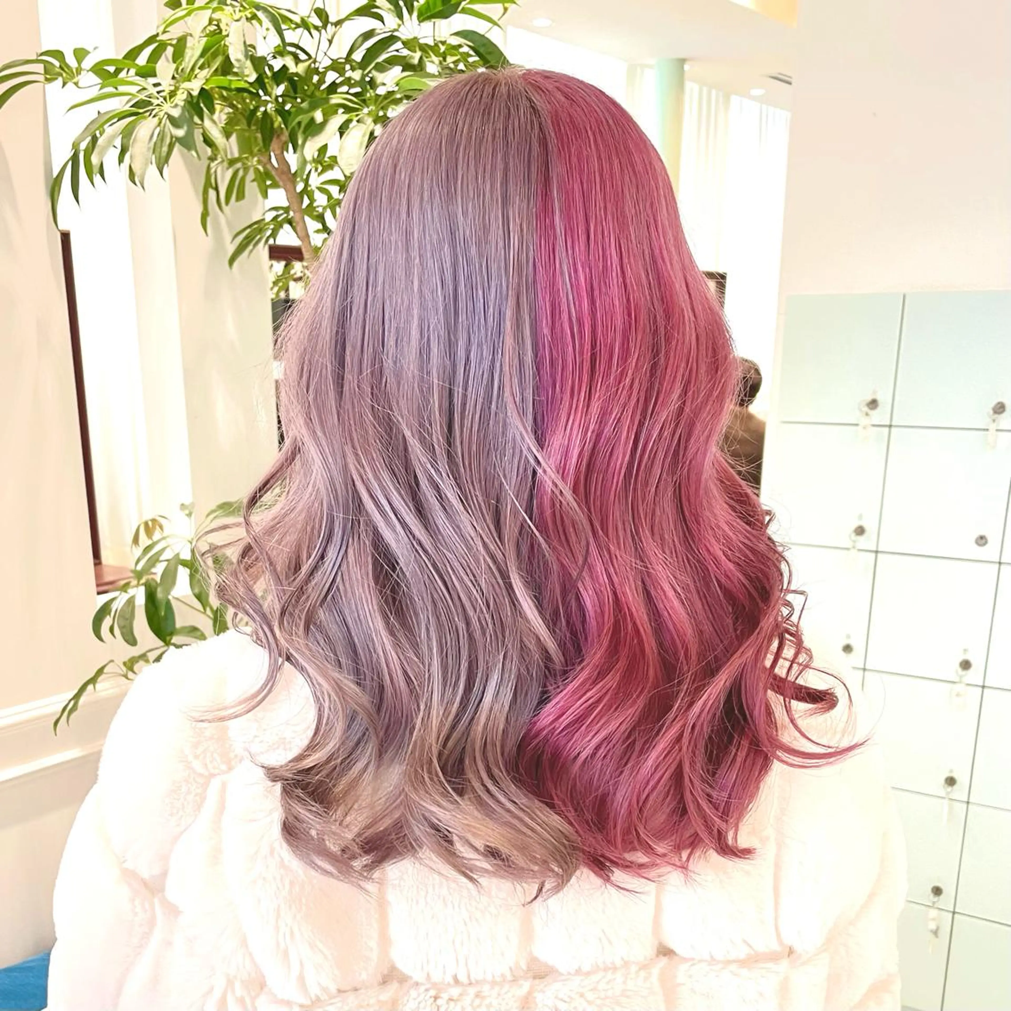 セミロング カラー ヘアアレンジ 🧸ハイトーン🧸 ゆっきー🧸のヘアスタイル