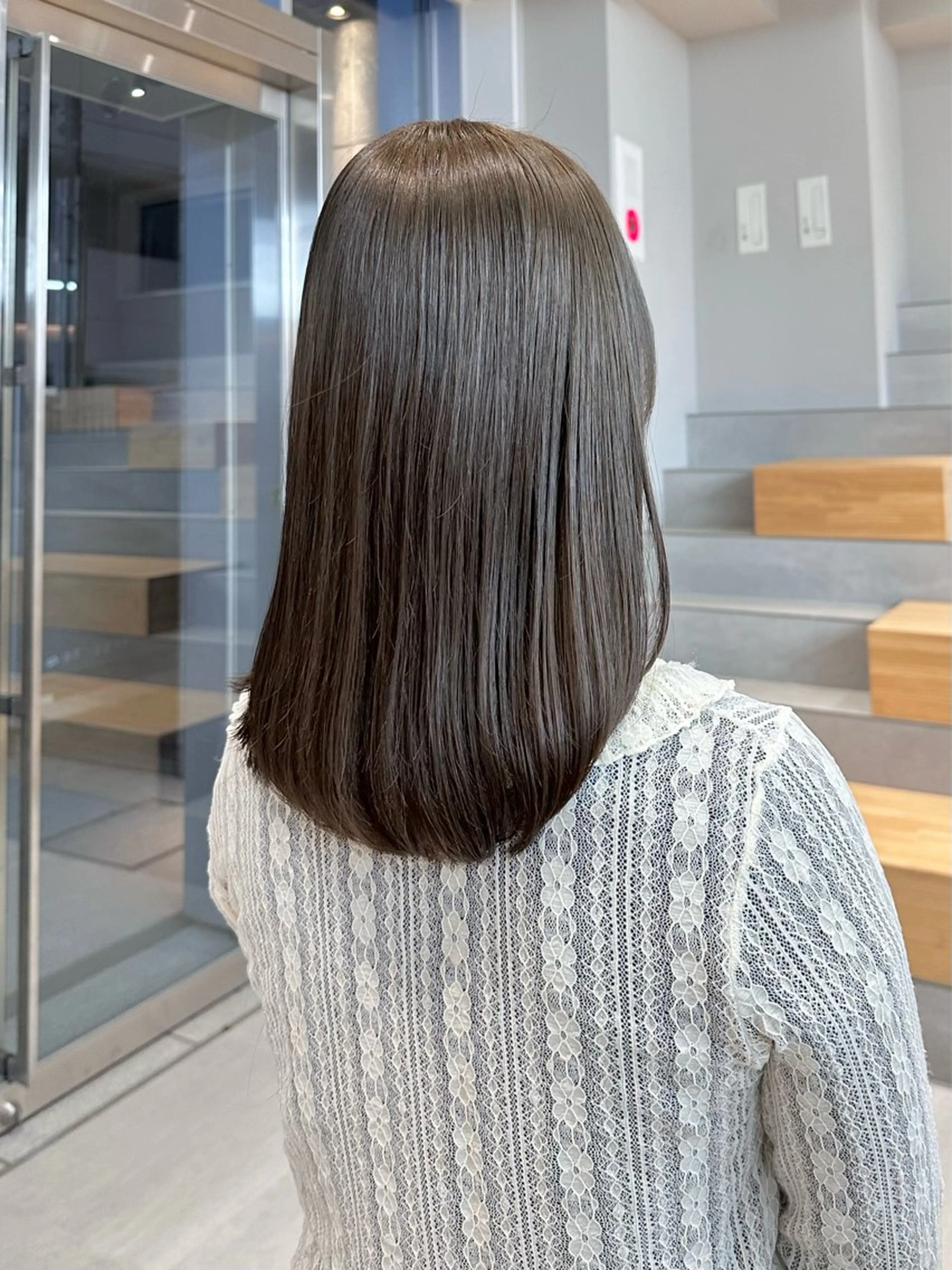 セミロング カラー ベージュカラー オリーブベージュ 髪質改善 トリートメント 染谷 遥花のヘアスタイル