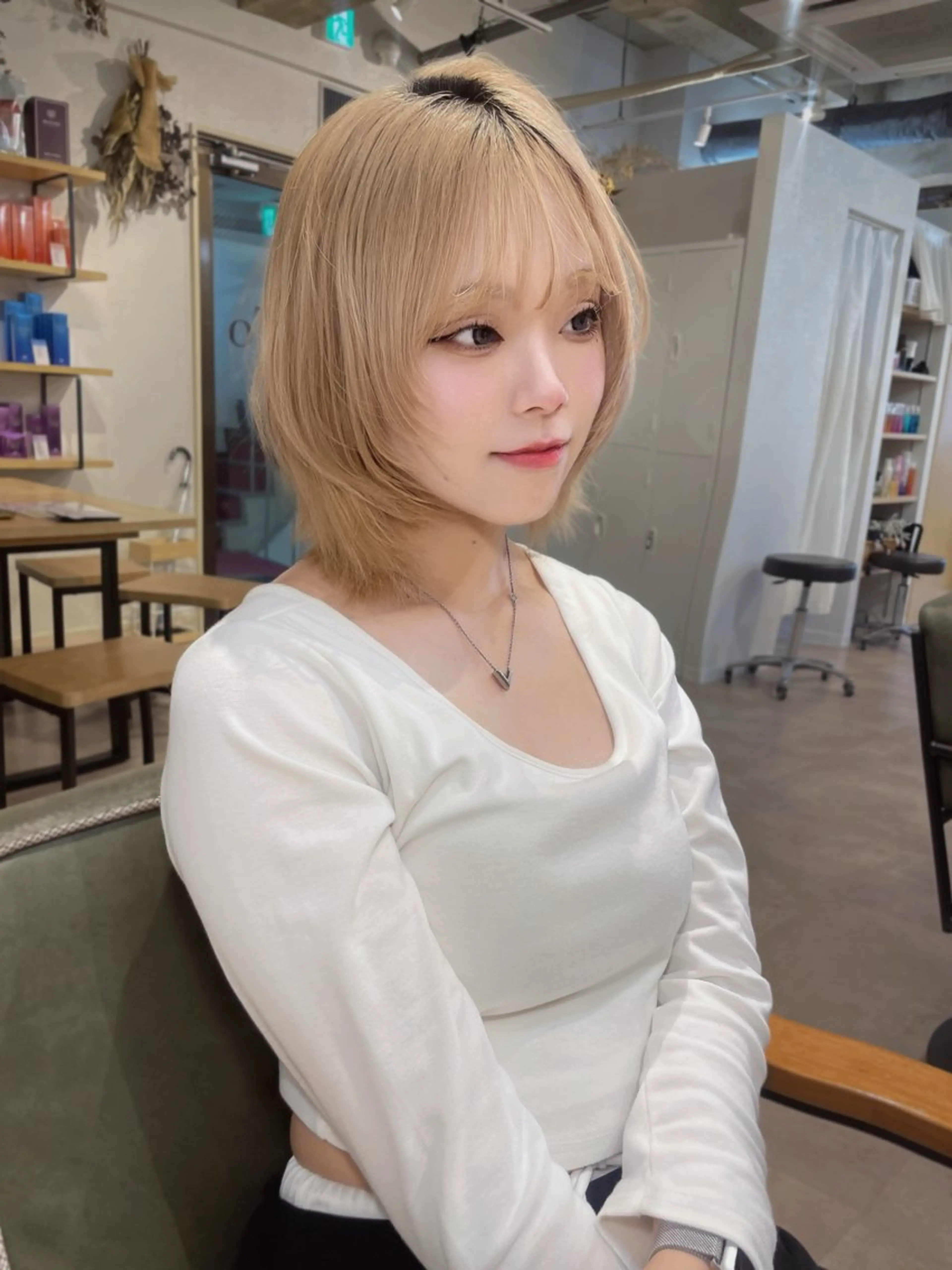 ミディアム 顔まわりレイヤー レイヤーカット 似合わせカット/ 顔周りカット/まりなのヘアスタイル