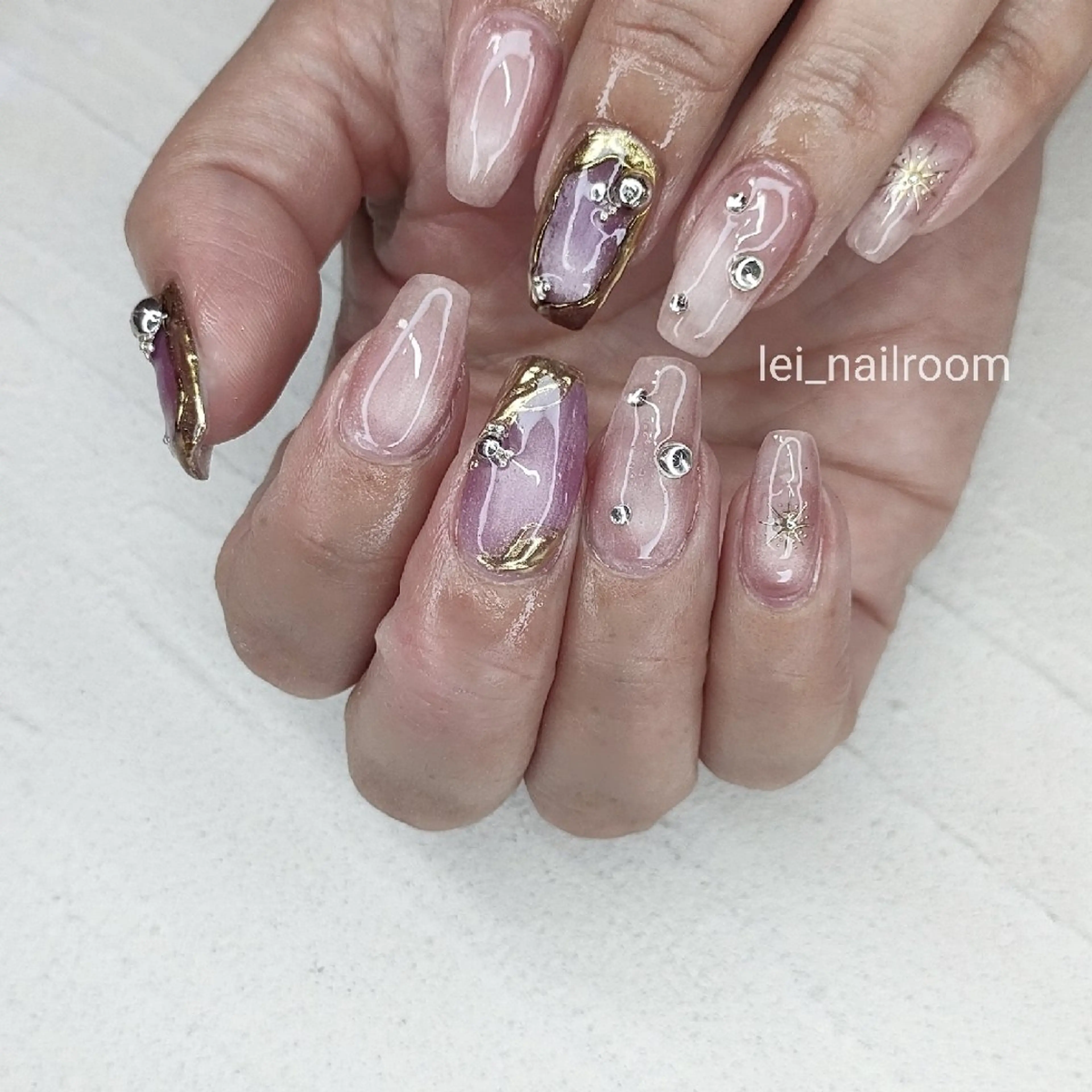 ネイル キラキラネイル マグネットネイル ミラーネイル lei🌼 nailroomのネイルデザイン