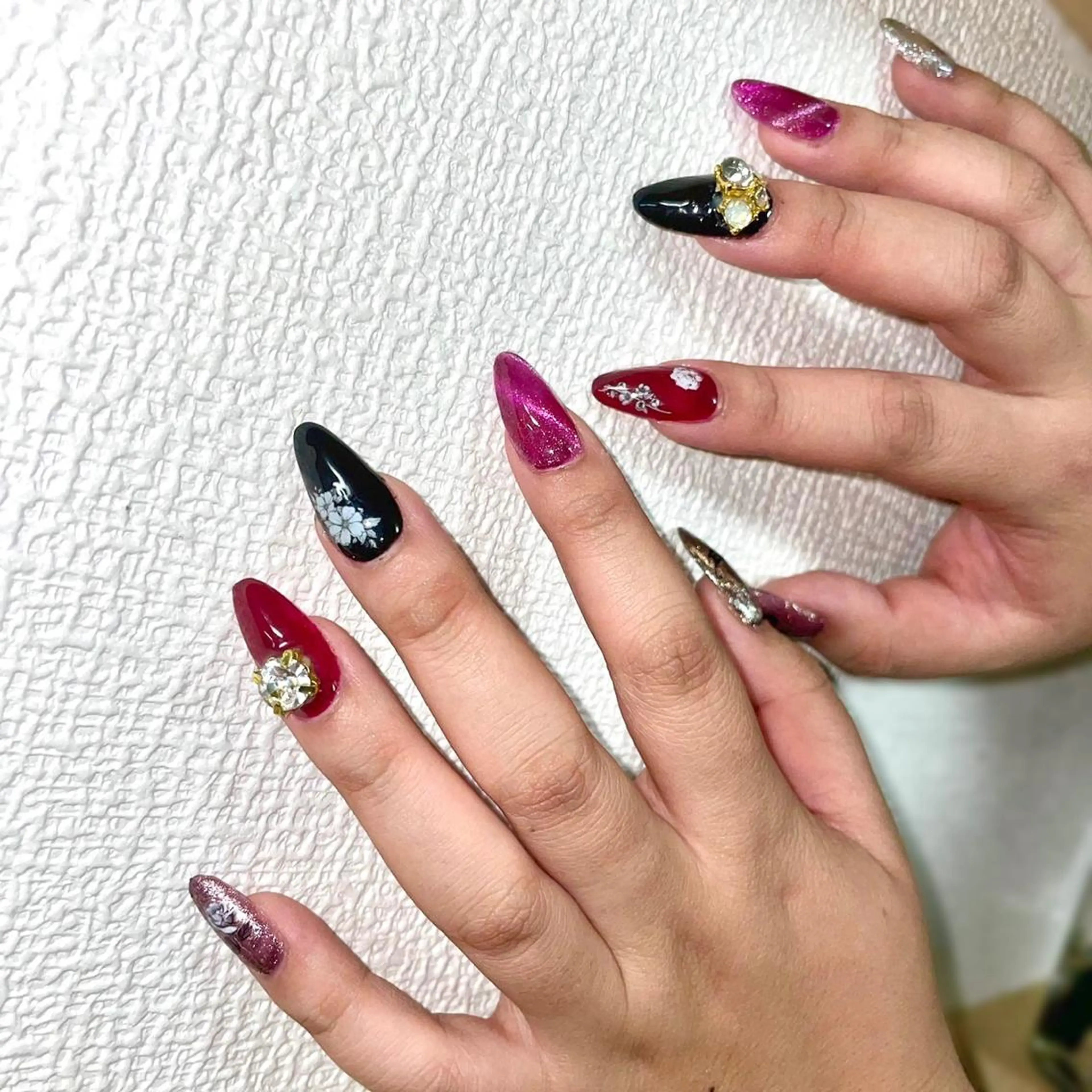 ロング ロング see love gritterのネイルデザイン