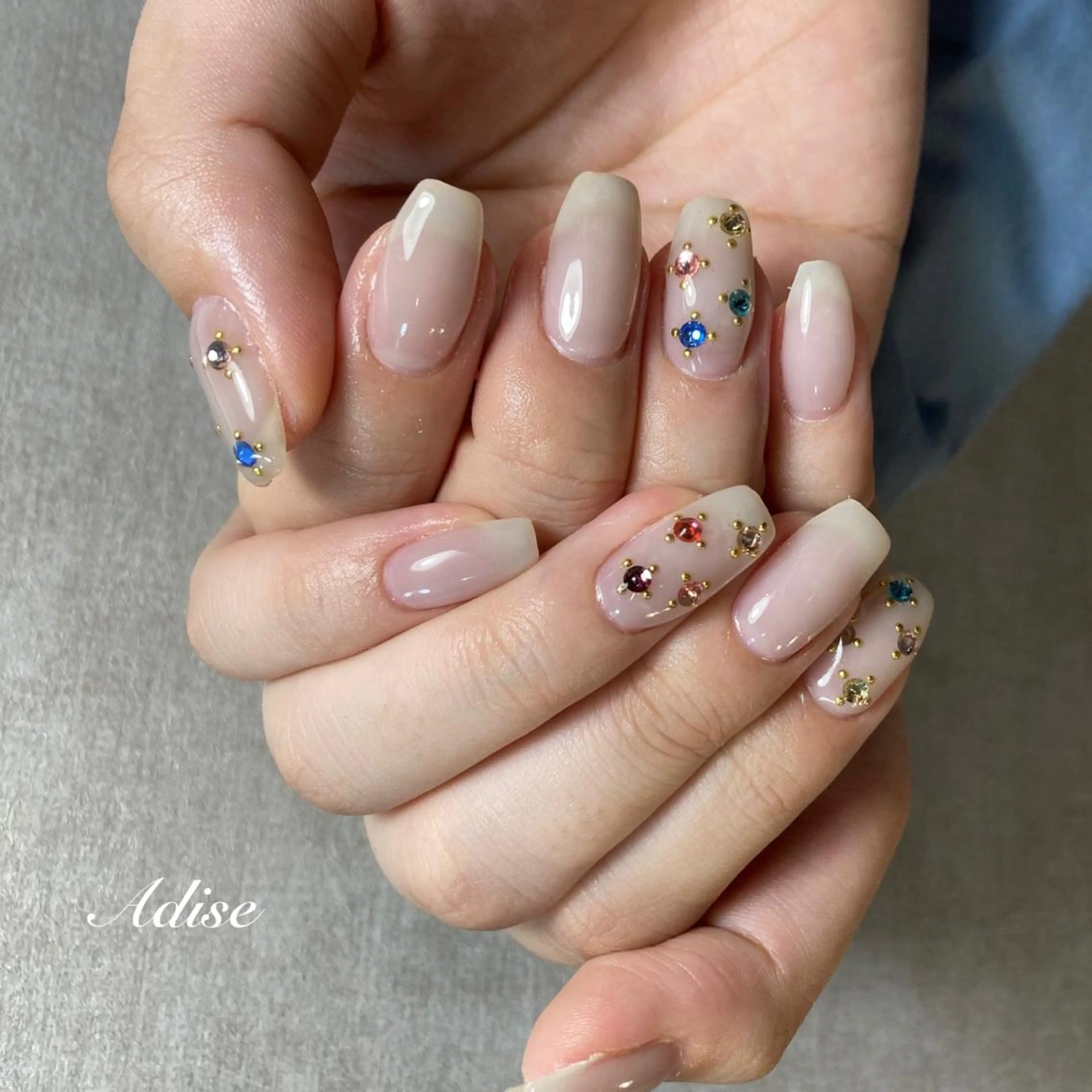 ネイル フレンチネイル グラデーション ニュアンスネイル オフィスネイル 第一印象専門サロン ADISEのエステ・リラクイメージ