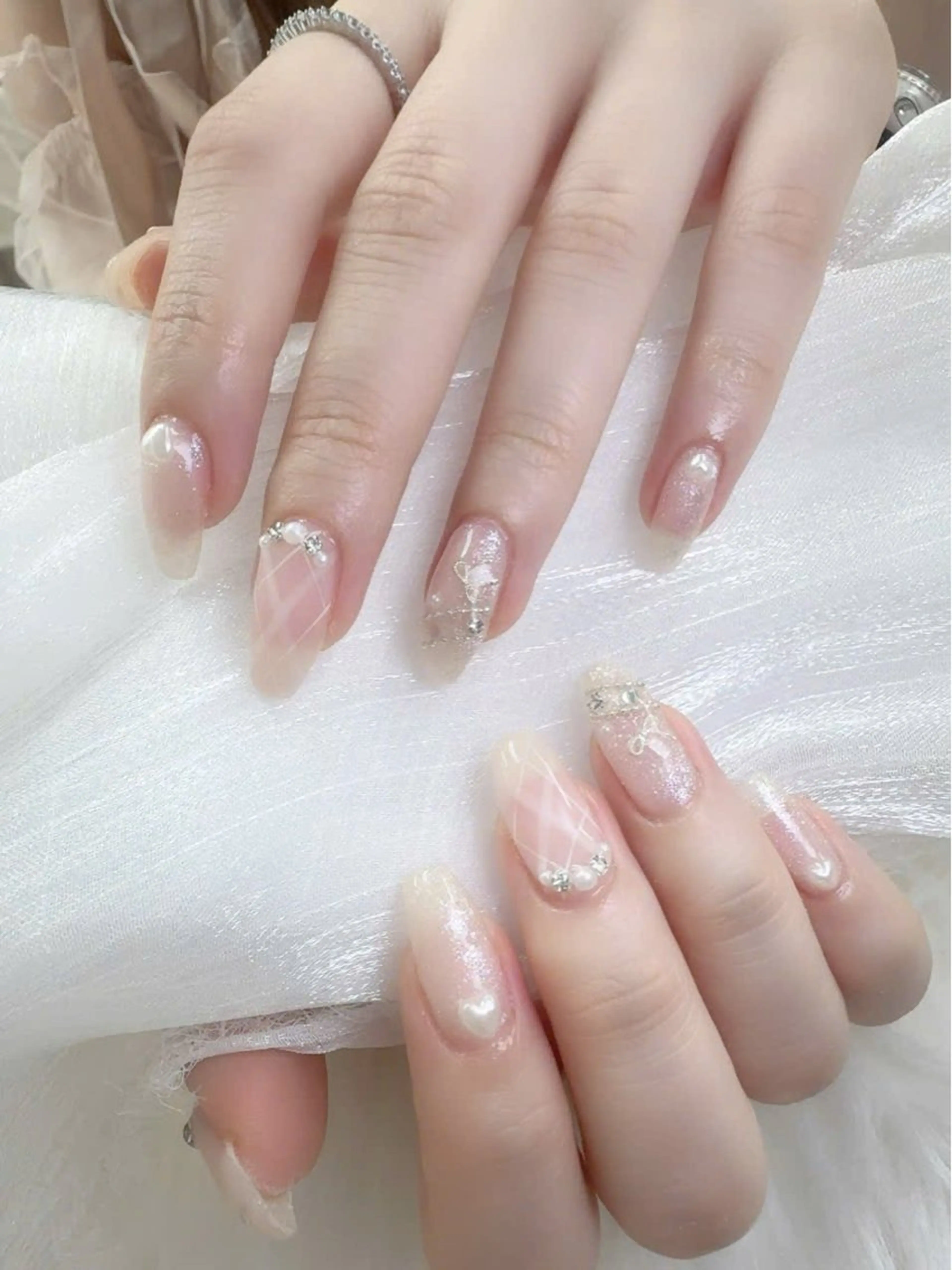 ネイル チークネイル ジェルネイル グラデーション キラキラネイル マグネットネイル ハンドネイル ハンドケア Hara Nail 【パラジェル使用】のネイルデザイン