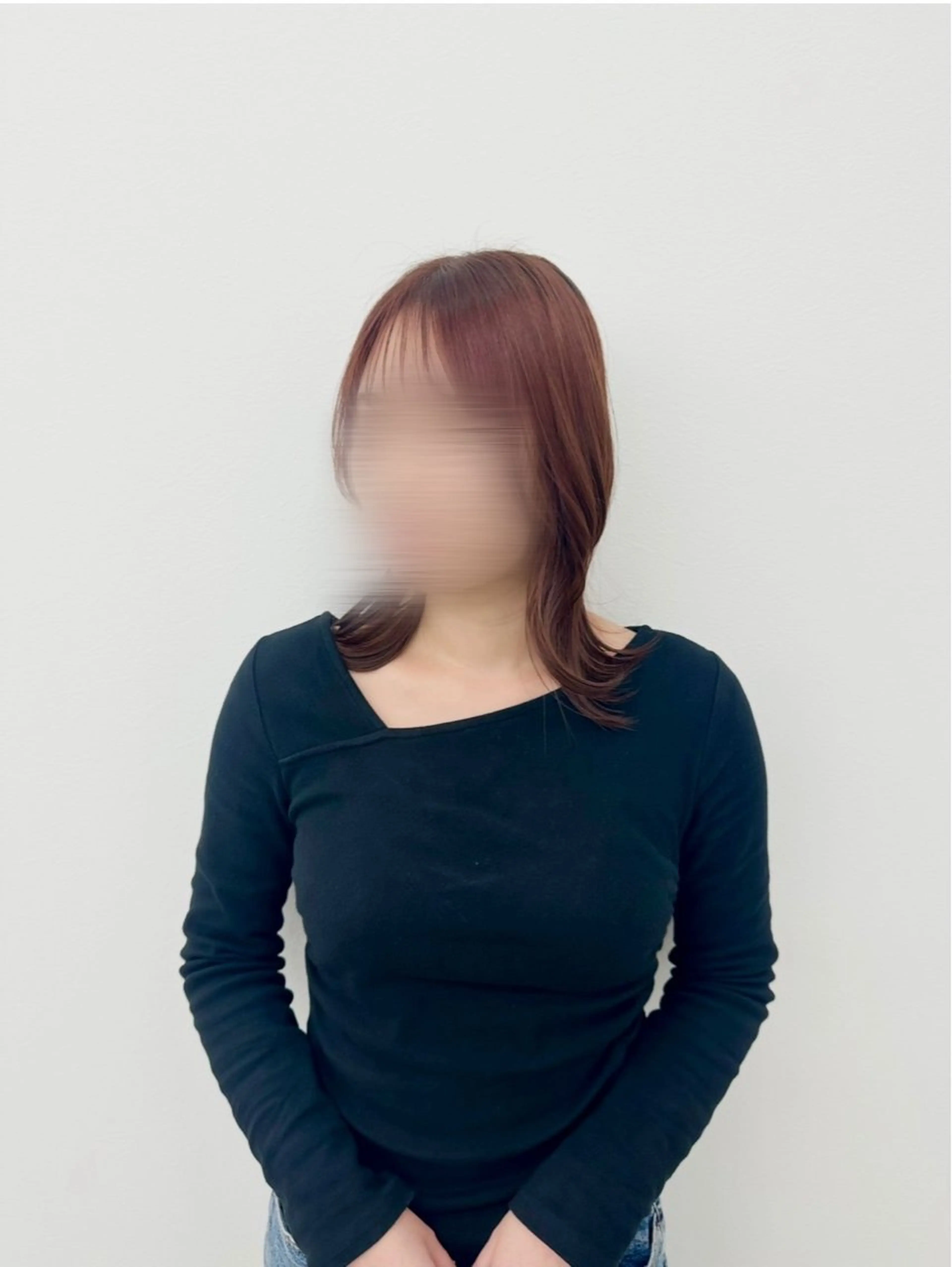 ミディアム カラー 相田 絢音のヘアスタイル