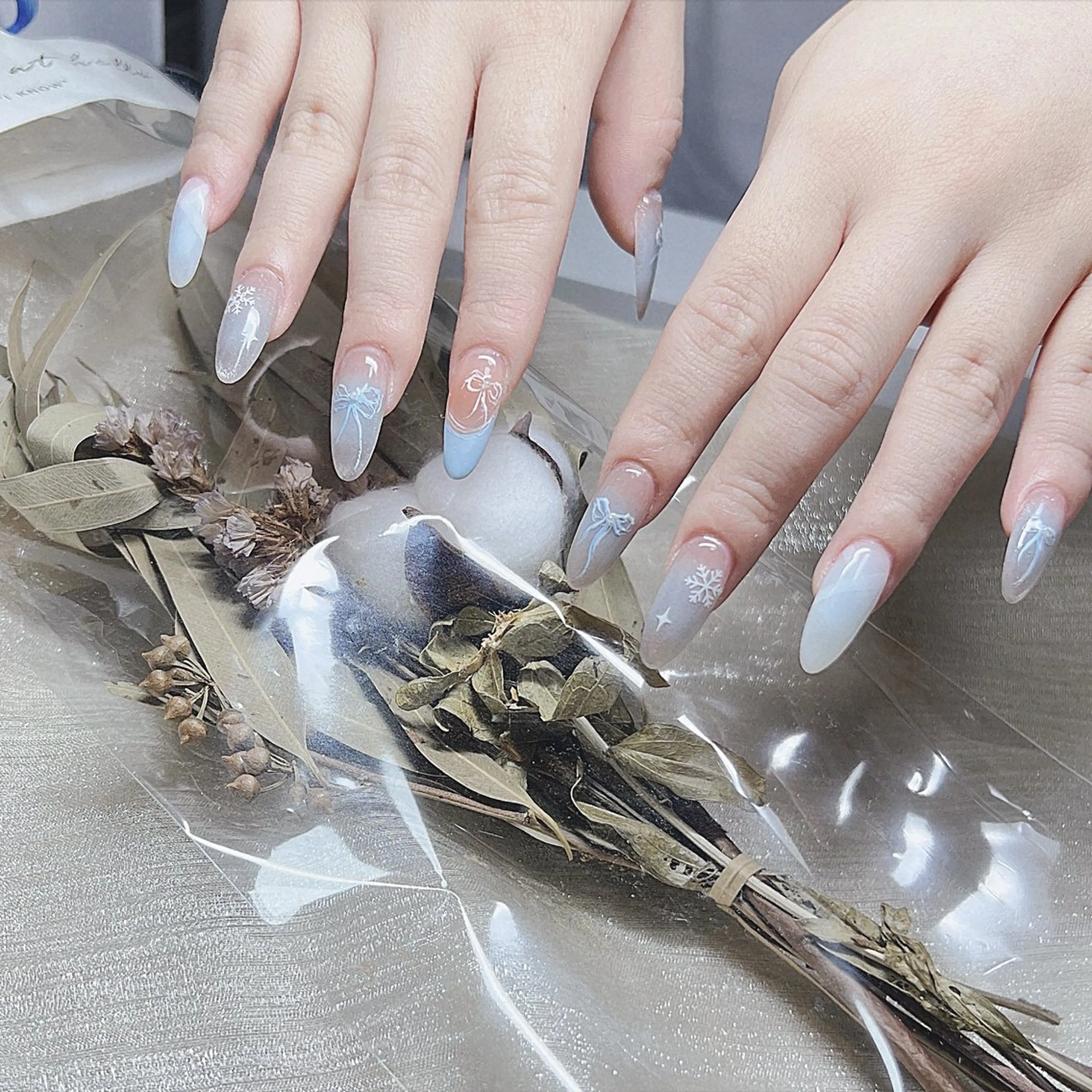 ネイル ハンドネイル KURE ISAKIのネイルデザイン