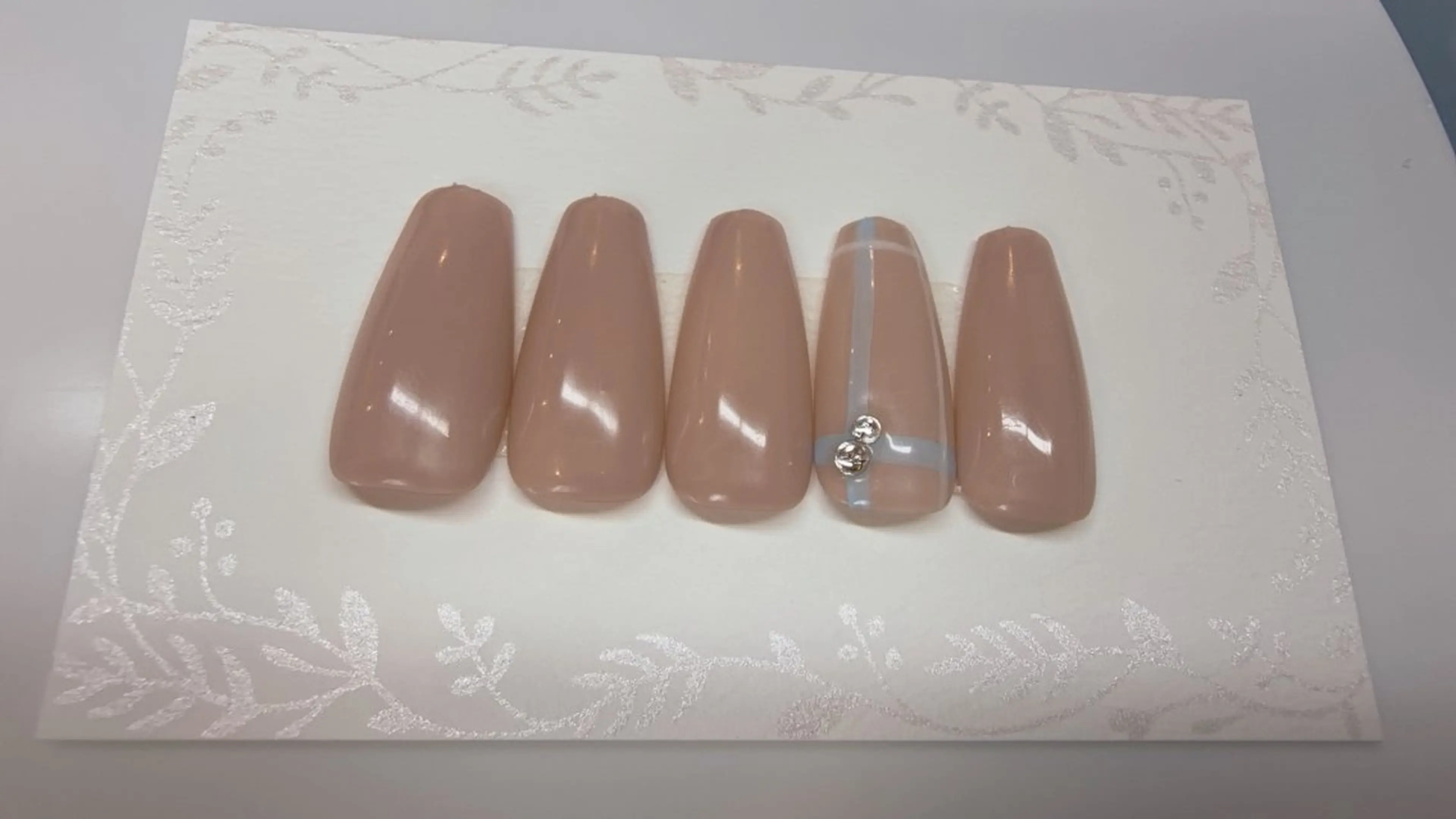 ネイル アートネイル ストーンネイル みゆう 🎀のネイルデザイン