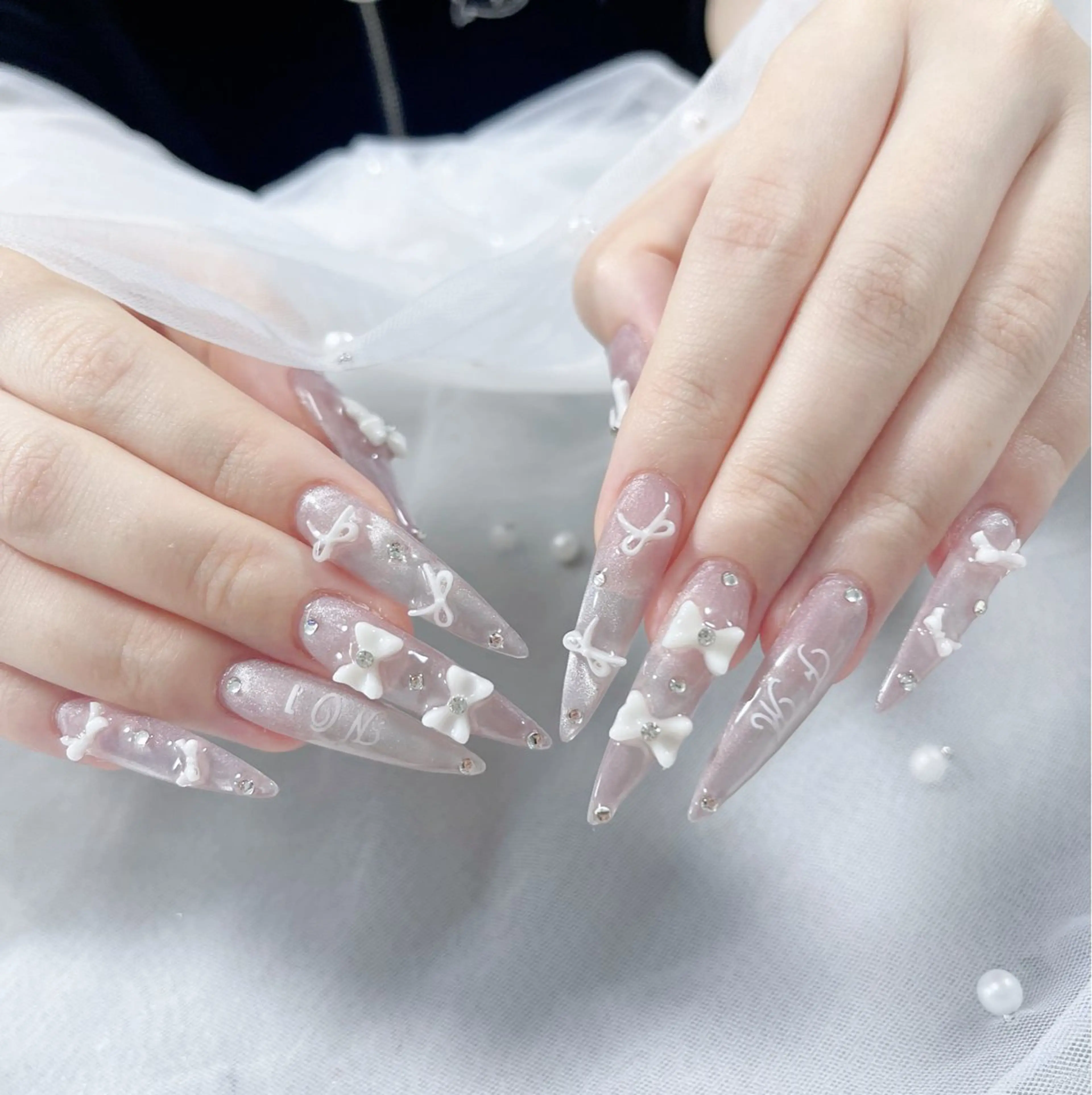 ネイル オーロラネイル クリアネイル フラッシュネイル ジェルネイル グラデーション ハンドネイル Amee Nail Salonのネイルデザイン
