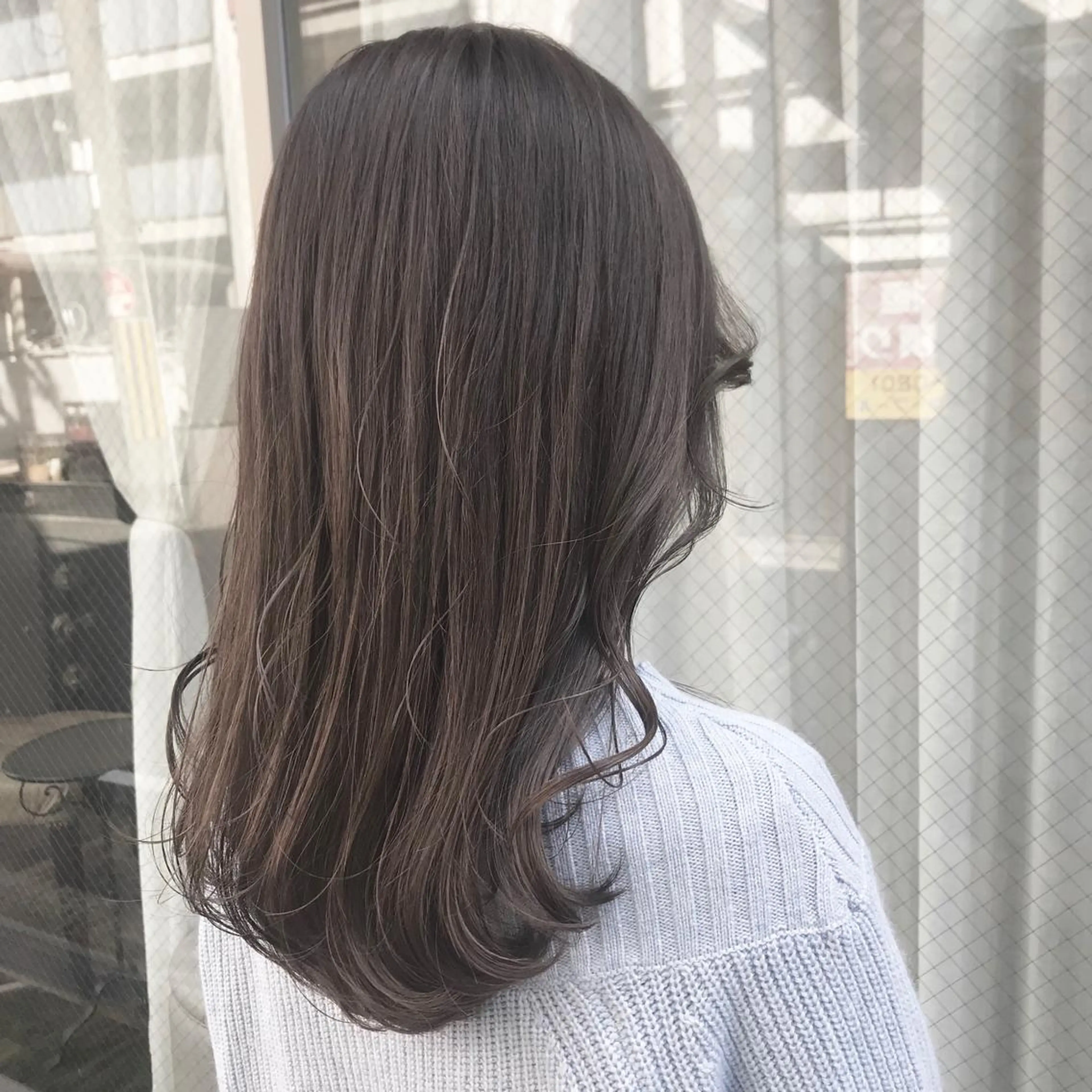 セミロング カラー いけだ　ひかり ハイライトくびれヘアのヘアスタイル