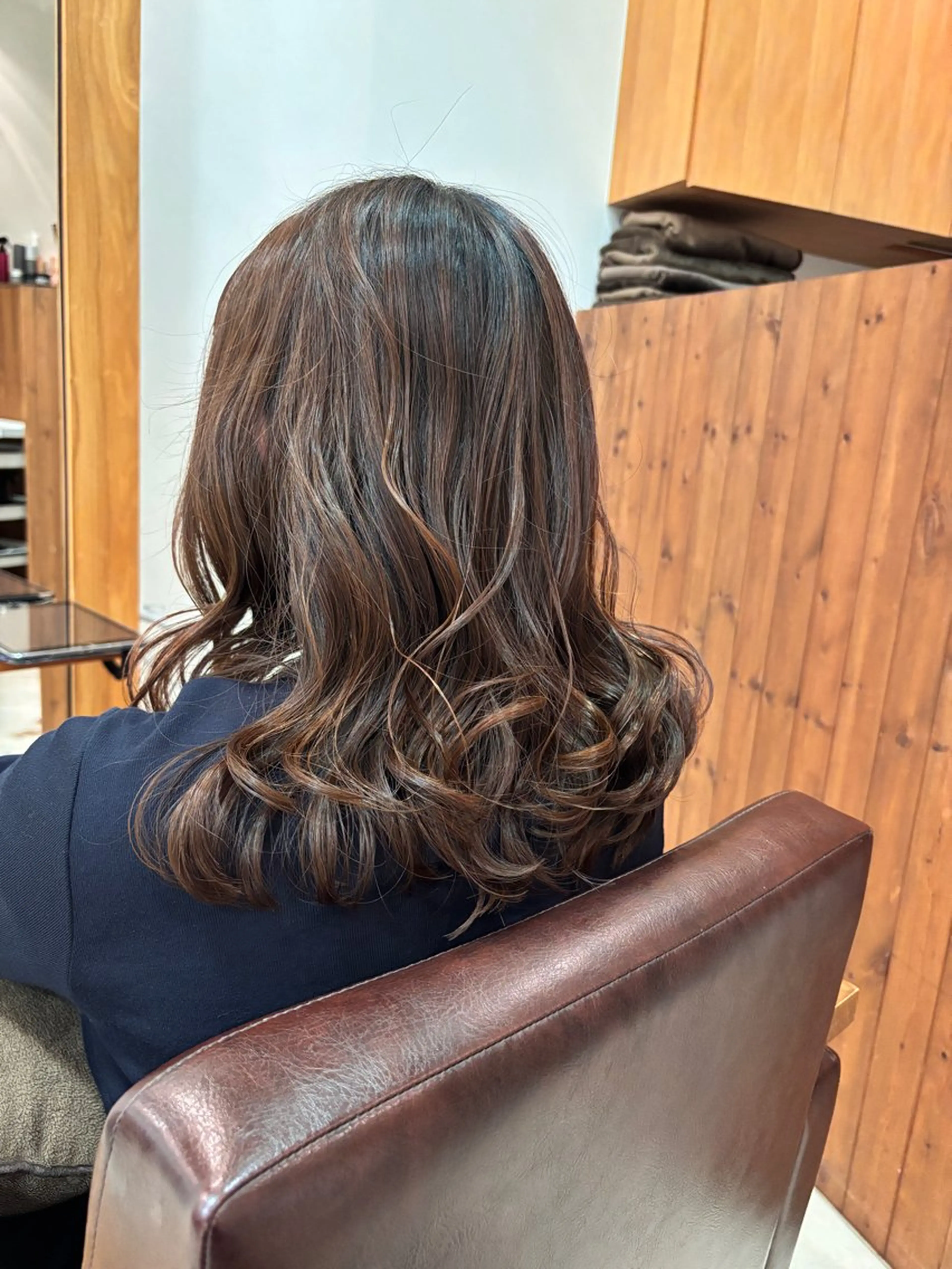 セミロング シンセティックヘアデザイン所属・吉井 愛のヘアスタイル