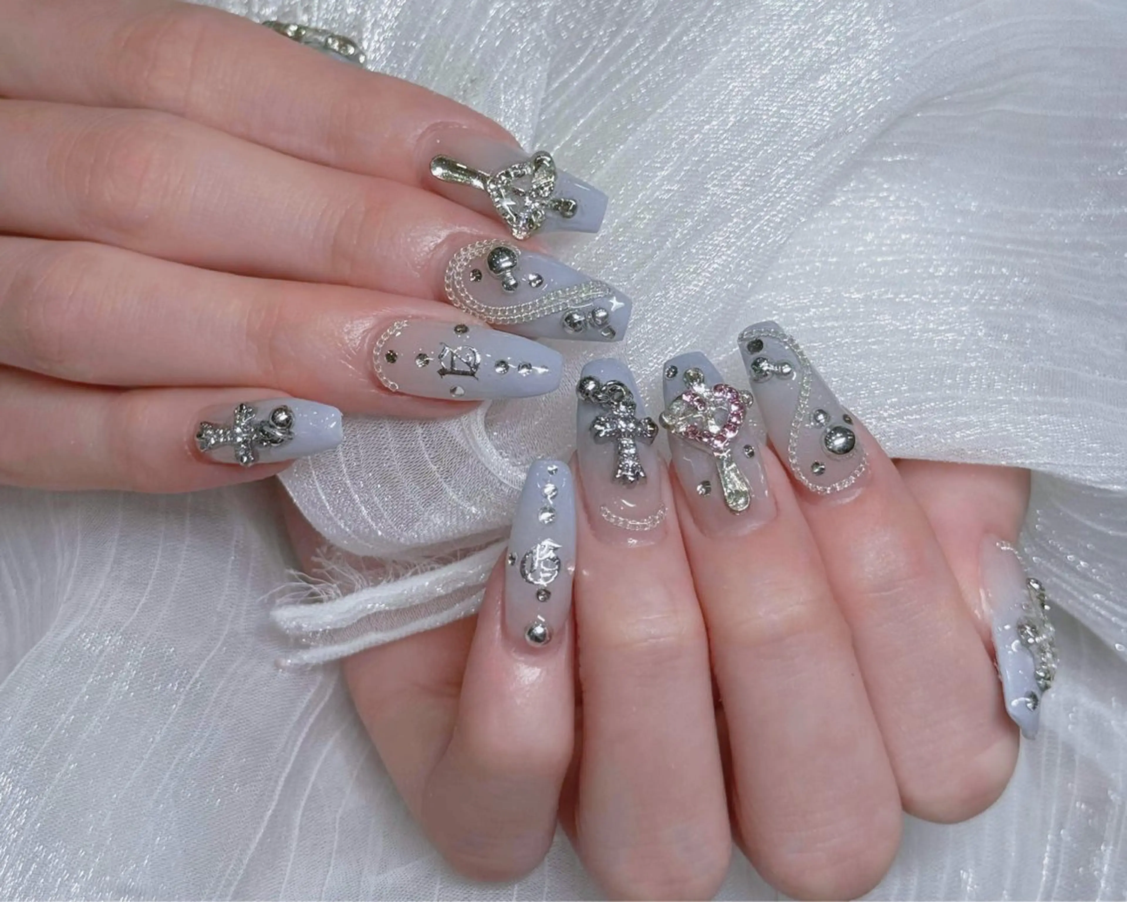 ネイル チークネイル フレンチネイル 韓国ネイル マグネットネイル ミラーネイル ハンドネイル MOCHI 新大久保のネイルデザイン