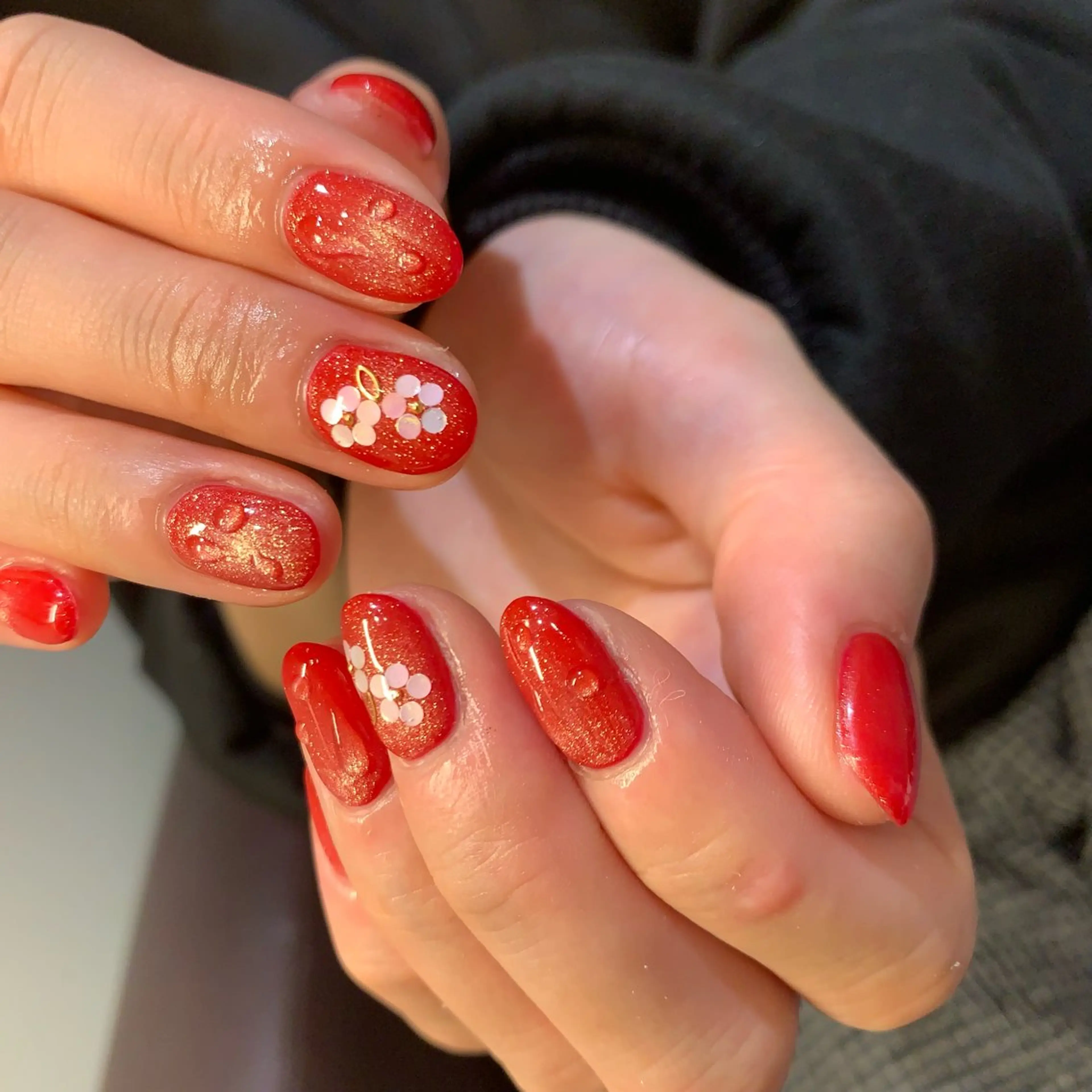 ネイル ゴールド マグネットネイル 赤色 nailAVANCE akariのネイルデザイン