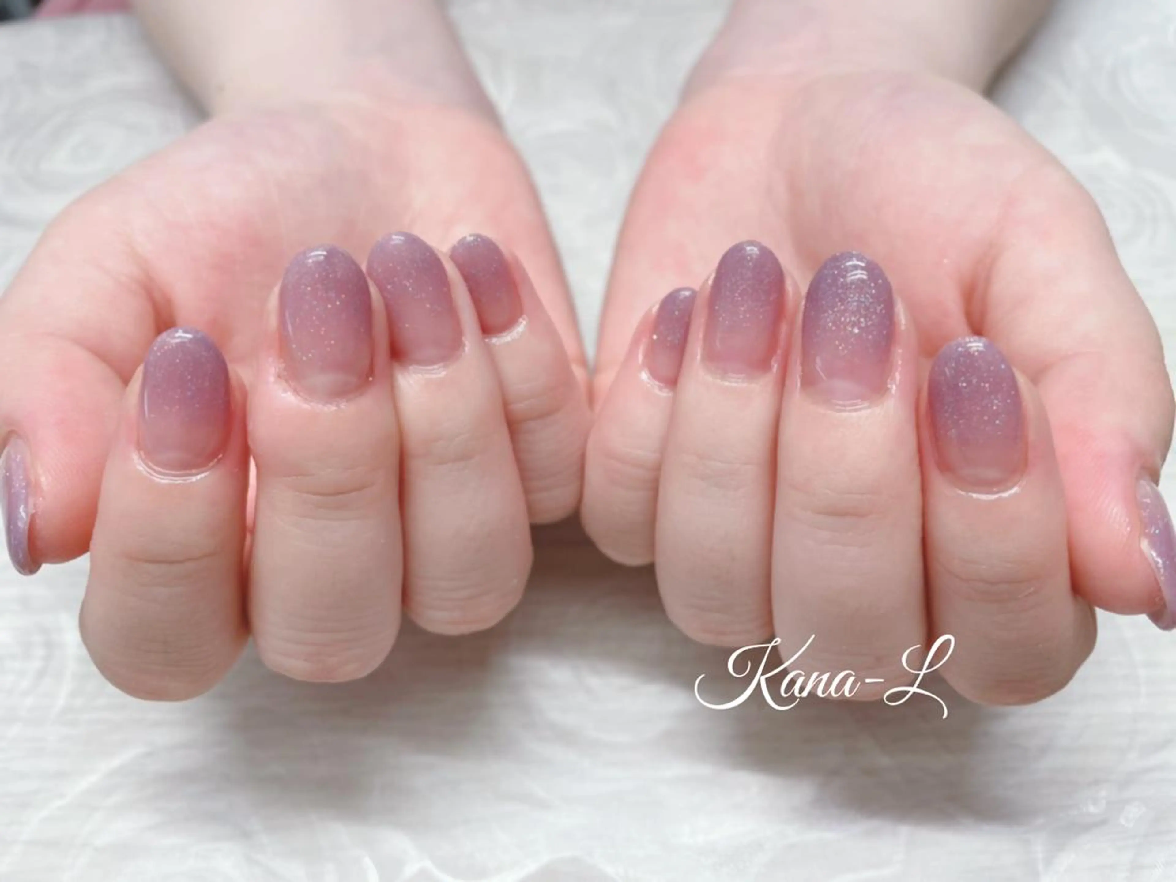 カラー ネイル グラデーションカラー グラデーション ラメ(グリッター) ラメグラデーション 芦辺 香奈のネイルデザイン