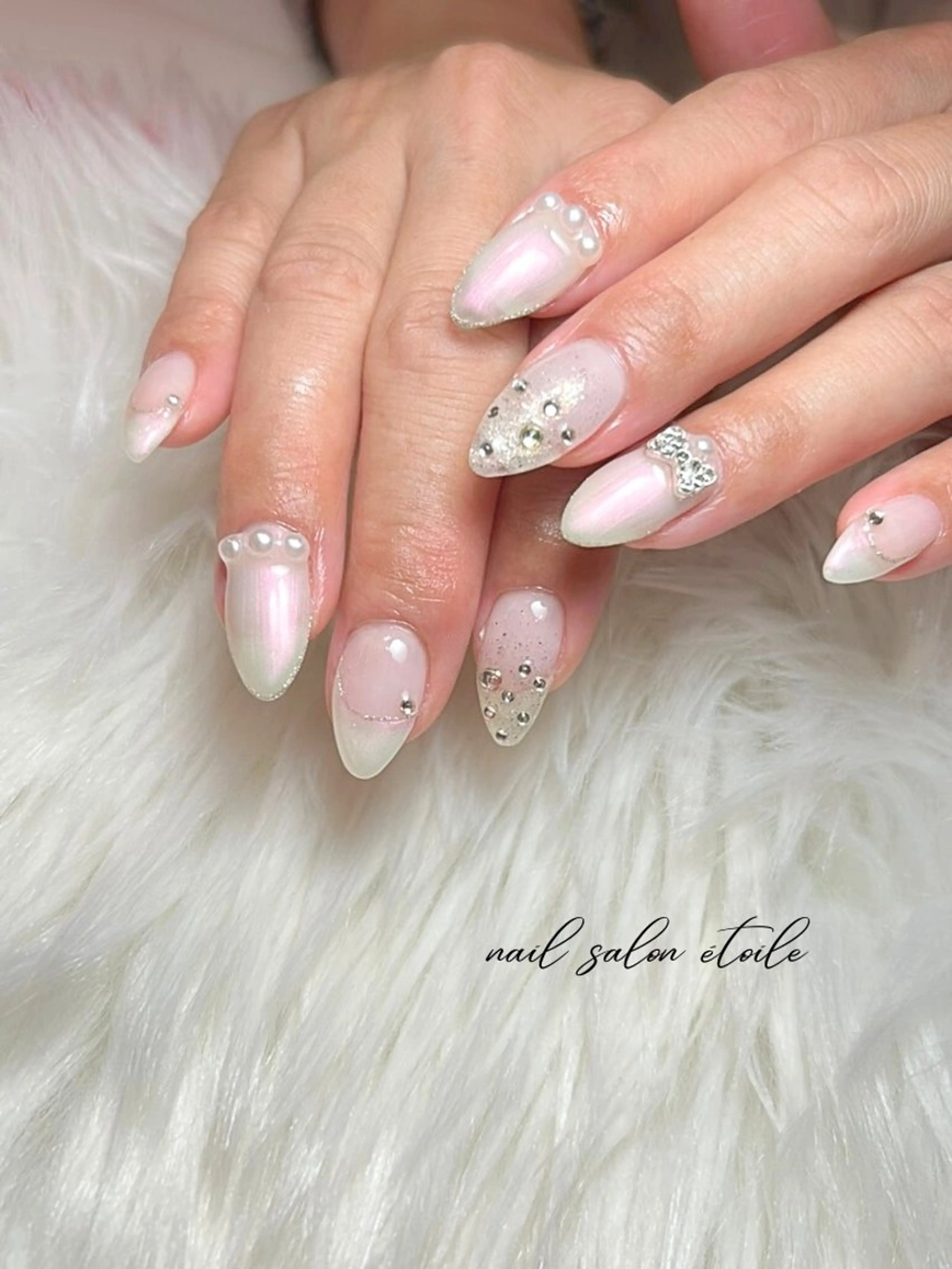 ネイル オフィスネイル ピンク リボン ストーンネイル 冬ネイル ハンドネイル nail salon étoileのネイルデザイン