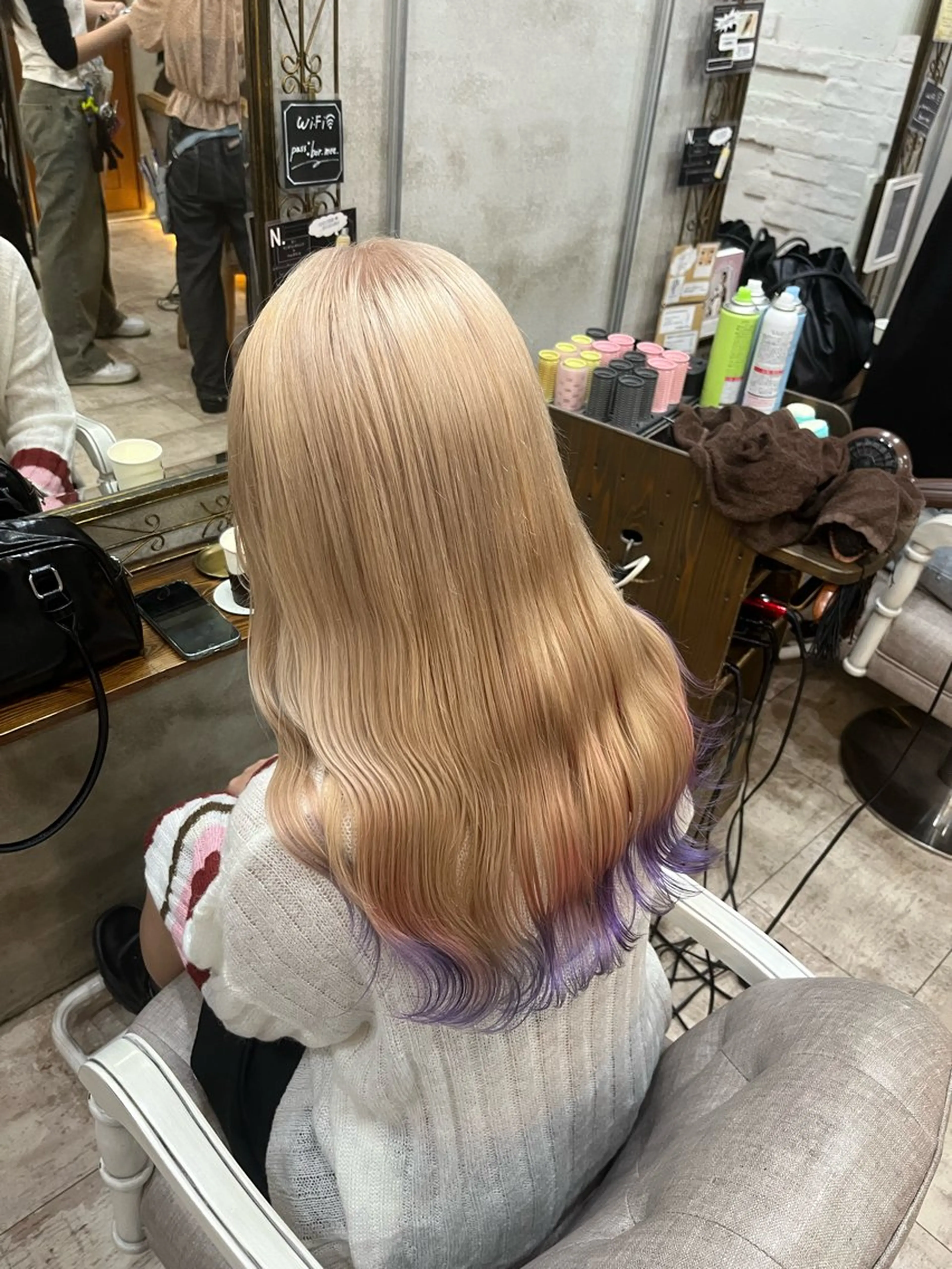 ロング カラー ベージュカラー ブリーチ ダブルカラー ホワイトベージュ ヘアカラー トリートメント 艶髪/ハイトーン/ ヘアセット/モエノのヘアスタイル