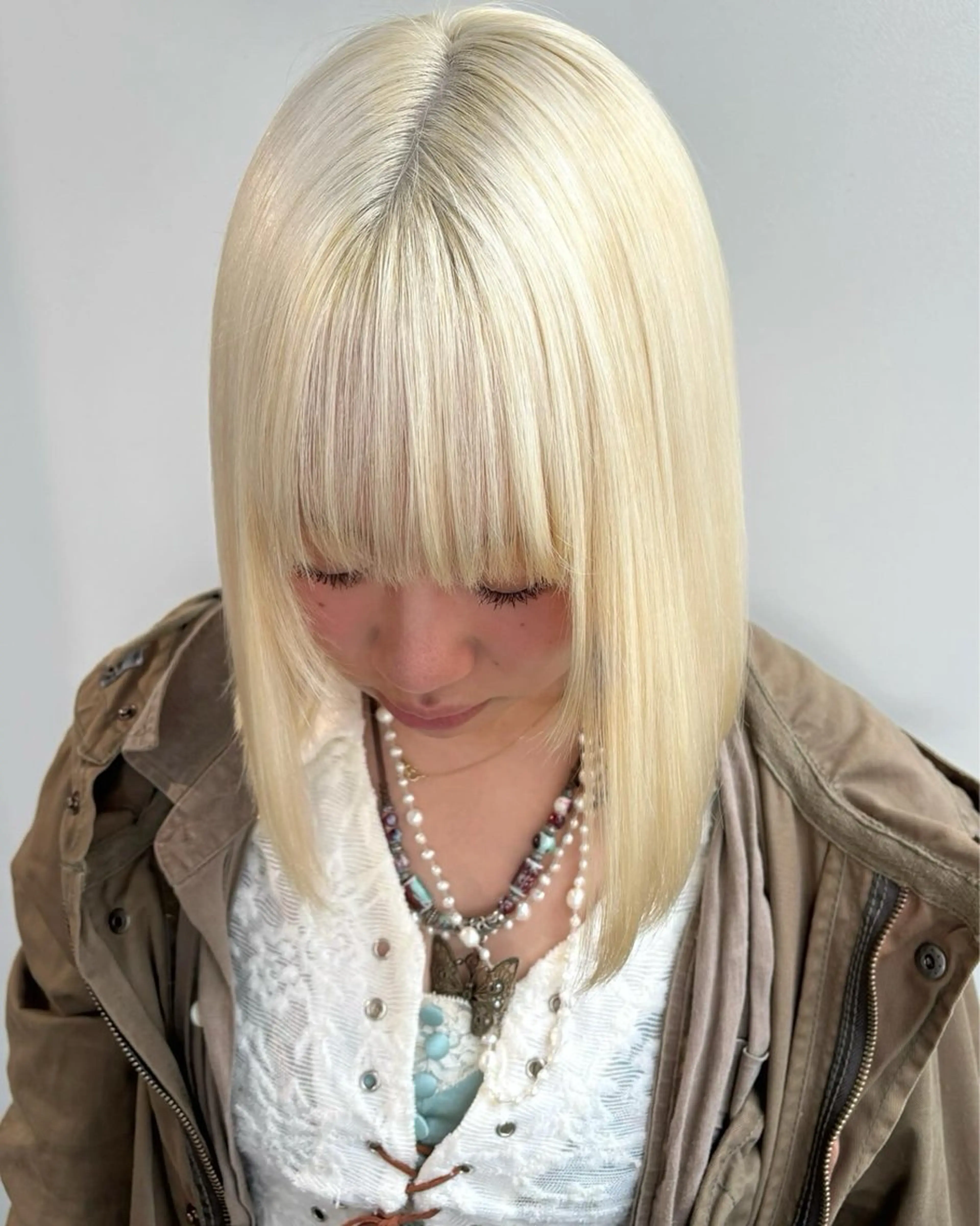 ショート カラー ミストバング ベージュカラー ブリーチ ブロンド 透明感カラー 髪質改善/縮毛矯正/ 艶カラー/ヘッドスパのヘアスタイル