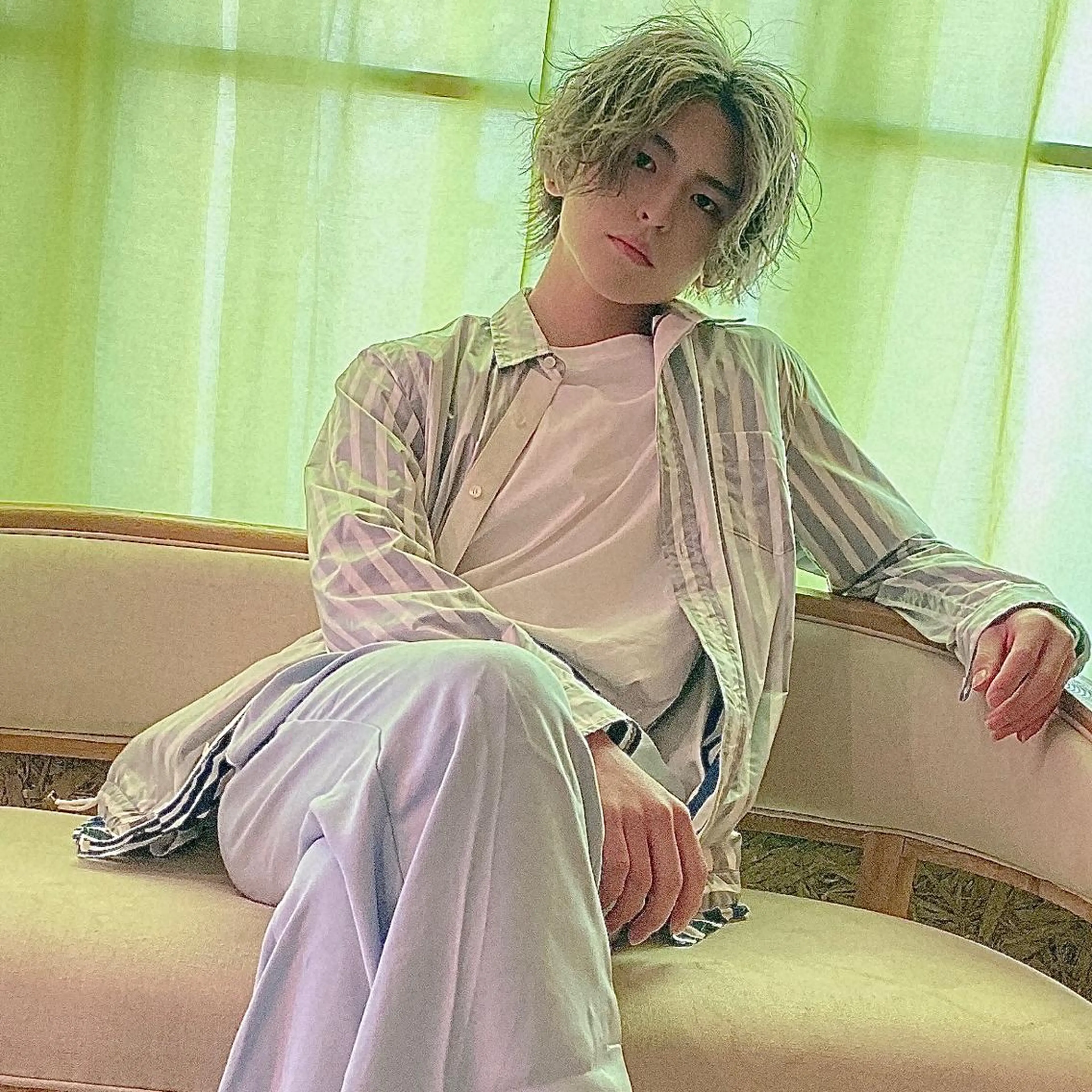 ミディアム カラー パーマ メンズ ミディアムパーマ センターパート メンズパーマ ツイストスパイラルパーマ メンズウルフカット メンズサロン【owl 心斎橋】難波/アメ村のヘアスタイル