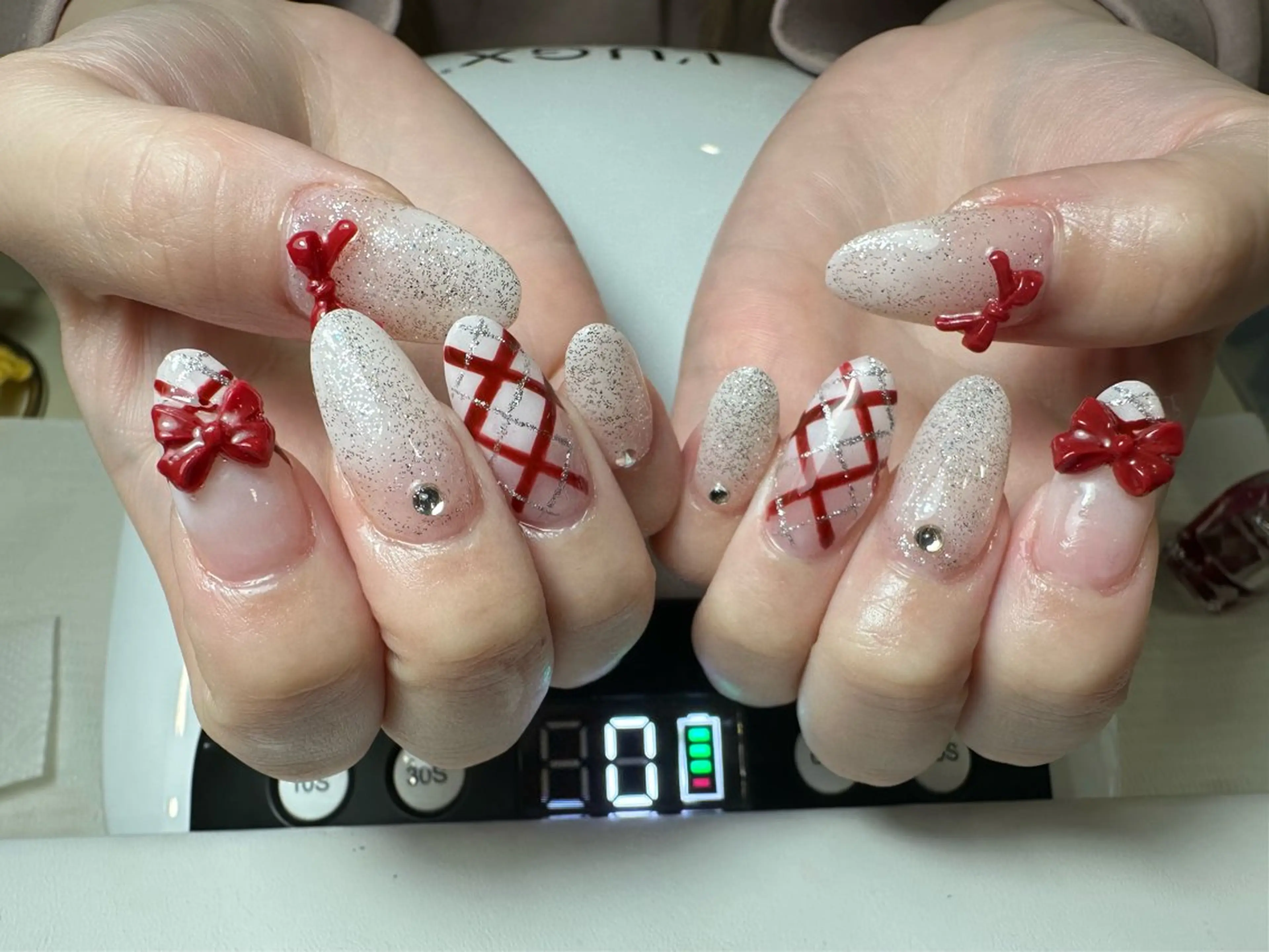 ネイル ガーリー ラメ(グリッター) 赤色 リボン ハンドネイル ハンドケア LyymSalon _rinのネイルデザイン