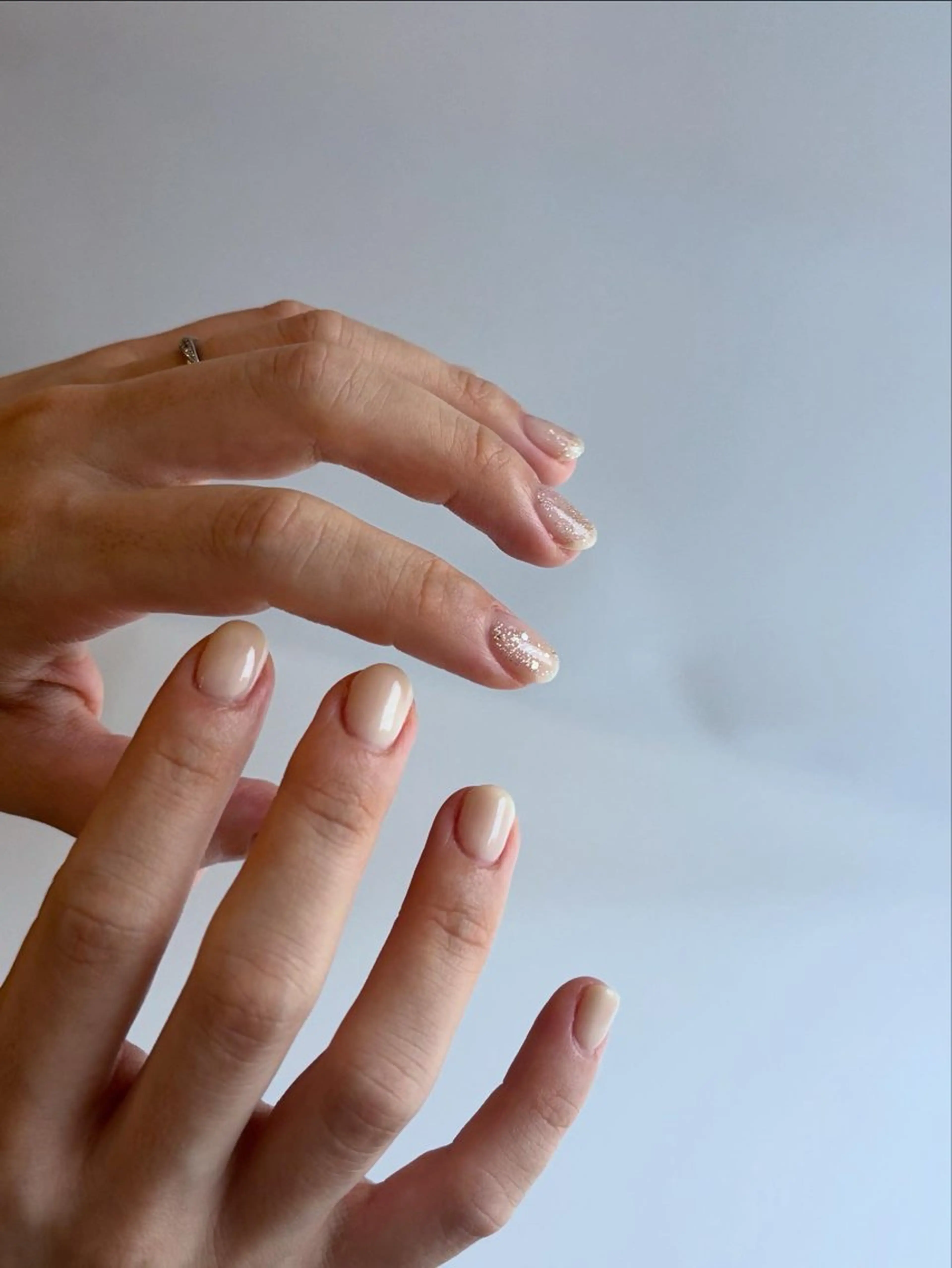 ネイル ニュアンスネイル ピンク ブライダルネイル ホワイト ハンドネイル Elio所属・Elio 国泰寺のネイルデザイン