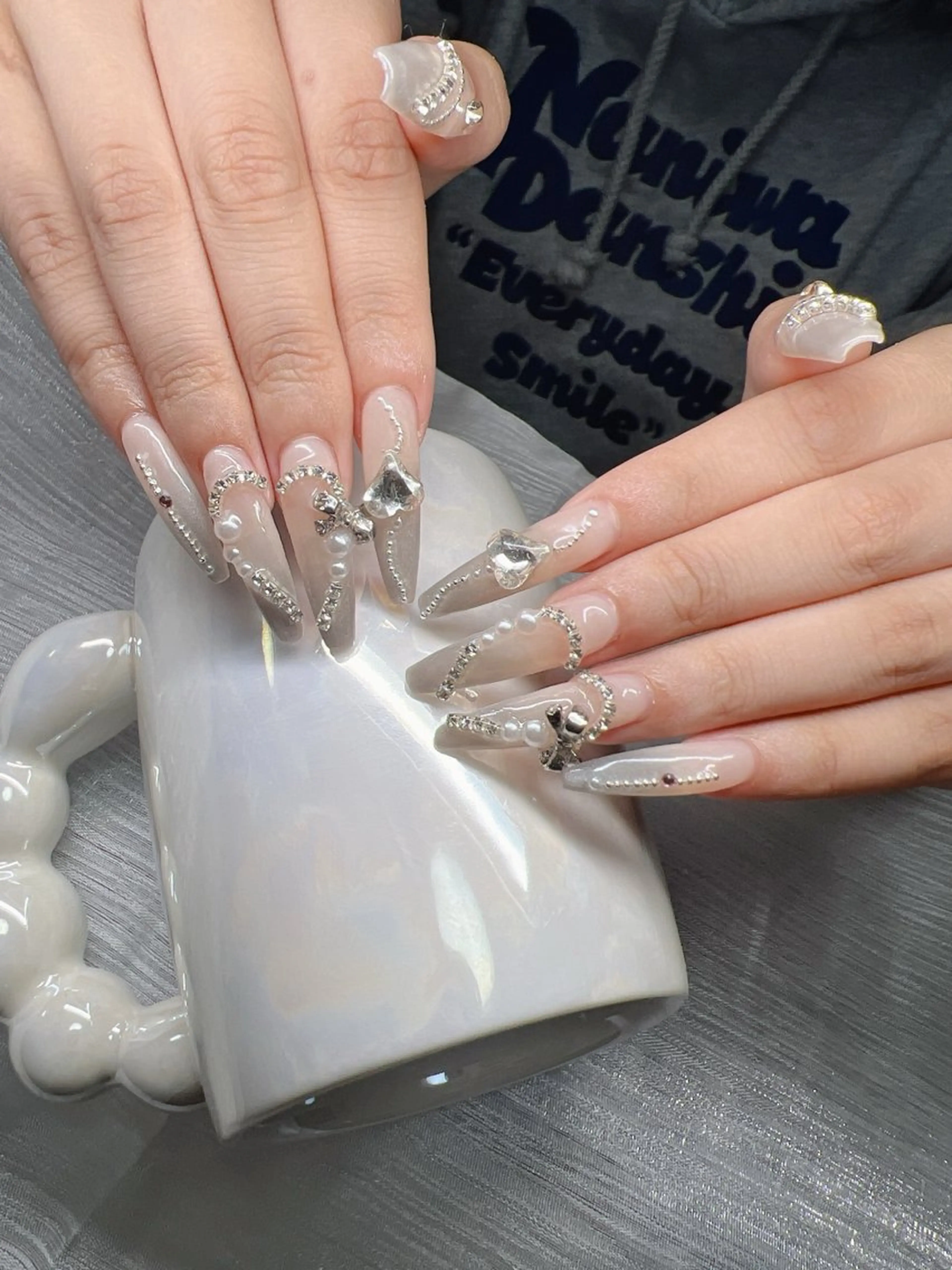 ネイル マグネットネイル ピンク ネイルチップ 冬ネイル クリスマス ハンドネイル Lee Nailsのネイルデザイン