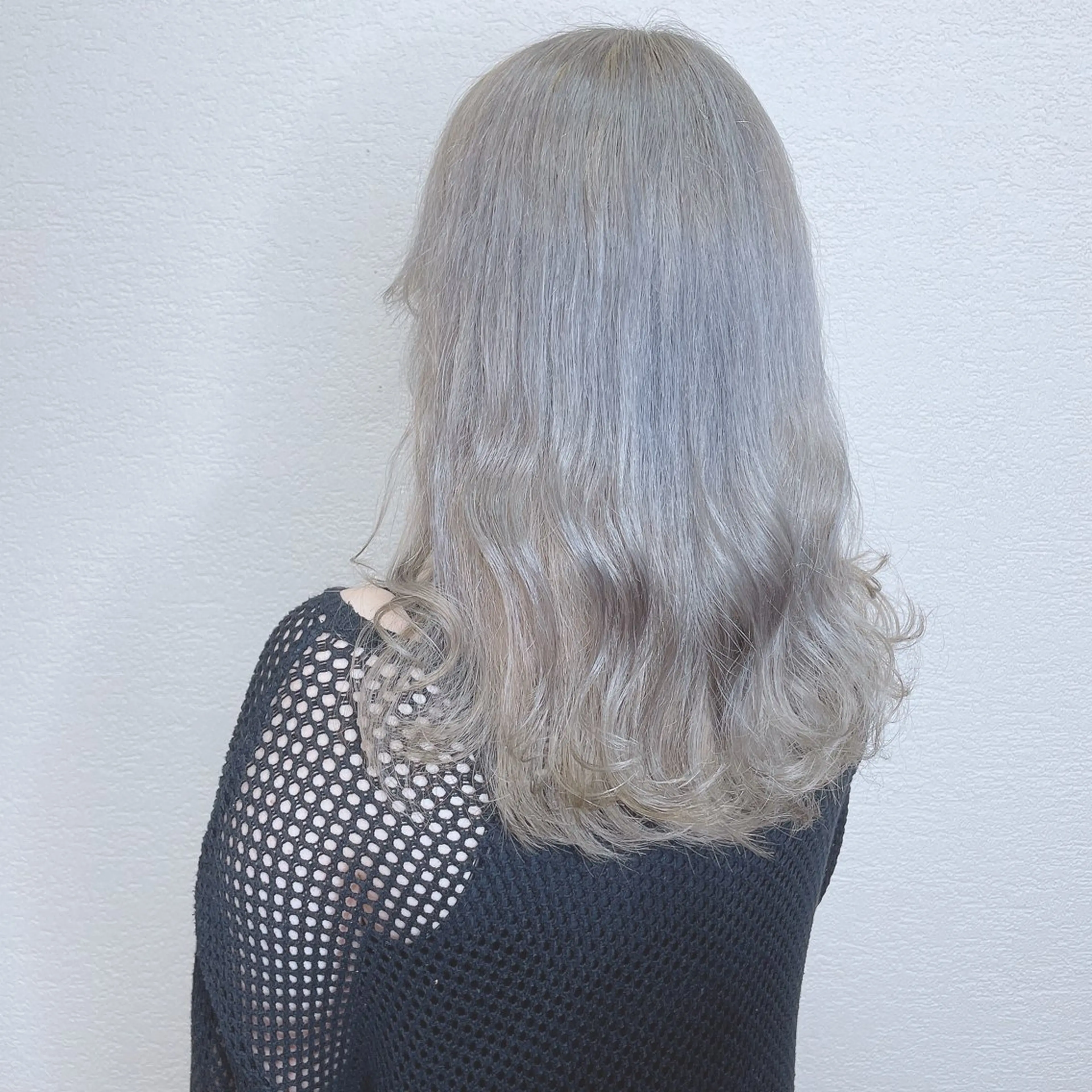 ロング カラー グレージュ シルバー シルバーグレージュ カット ヘアカラー トリートメント ❣️モードケイズ塚口 和田一将のヘアスタイル