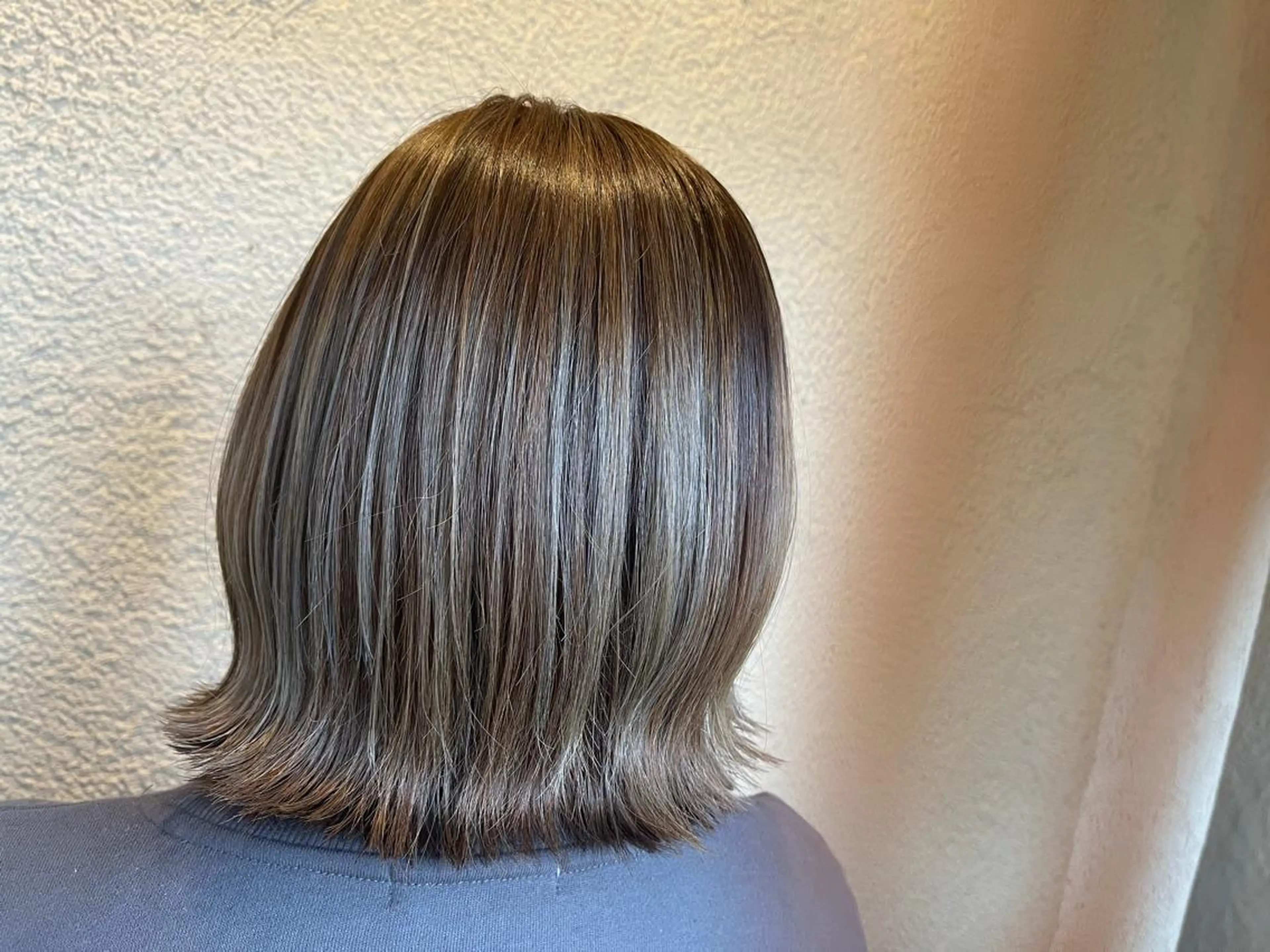ミディアム カラー ボブ 外ハネヘア カット ヘアカラー トリートメント 磧本 祐里恵のヘアスタイル
