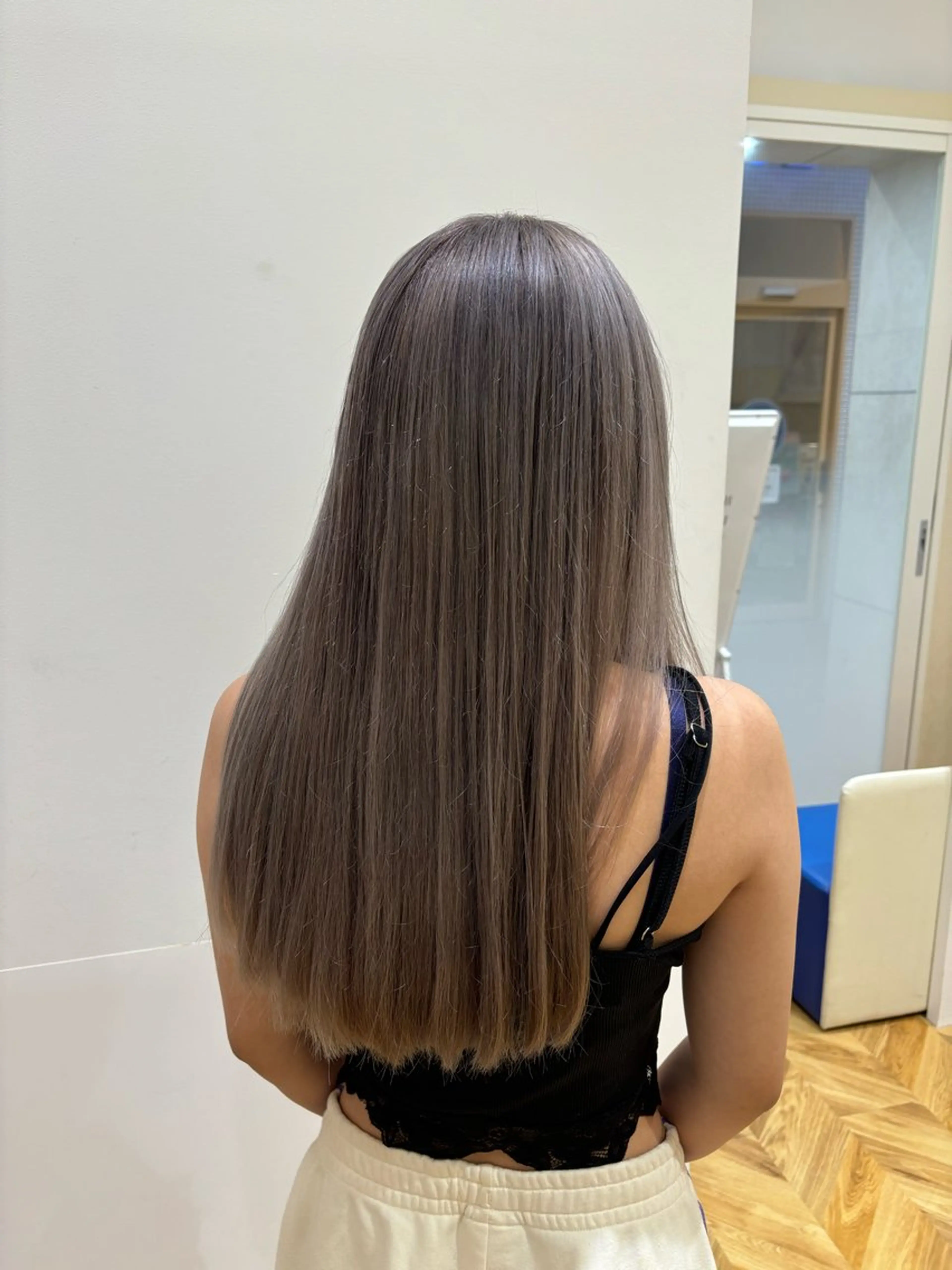 ロング カラー グレージュ Reverie  ZENKO所属・田中 真白のヘアスタイル