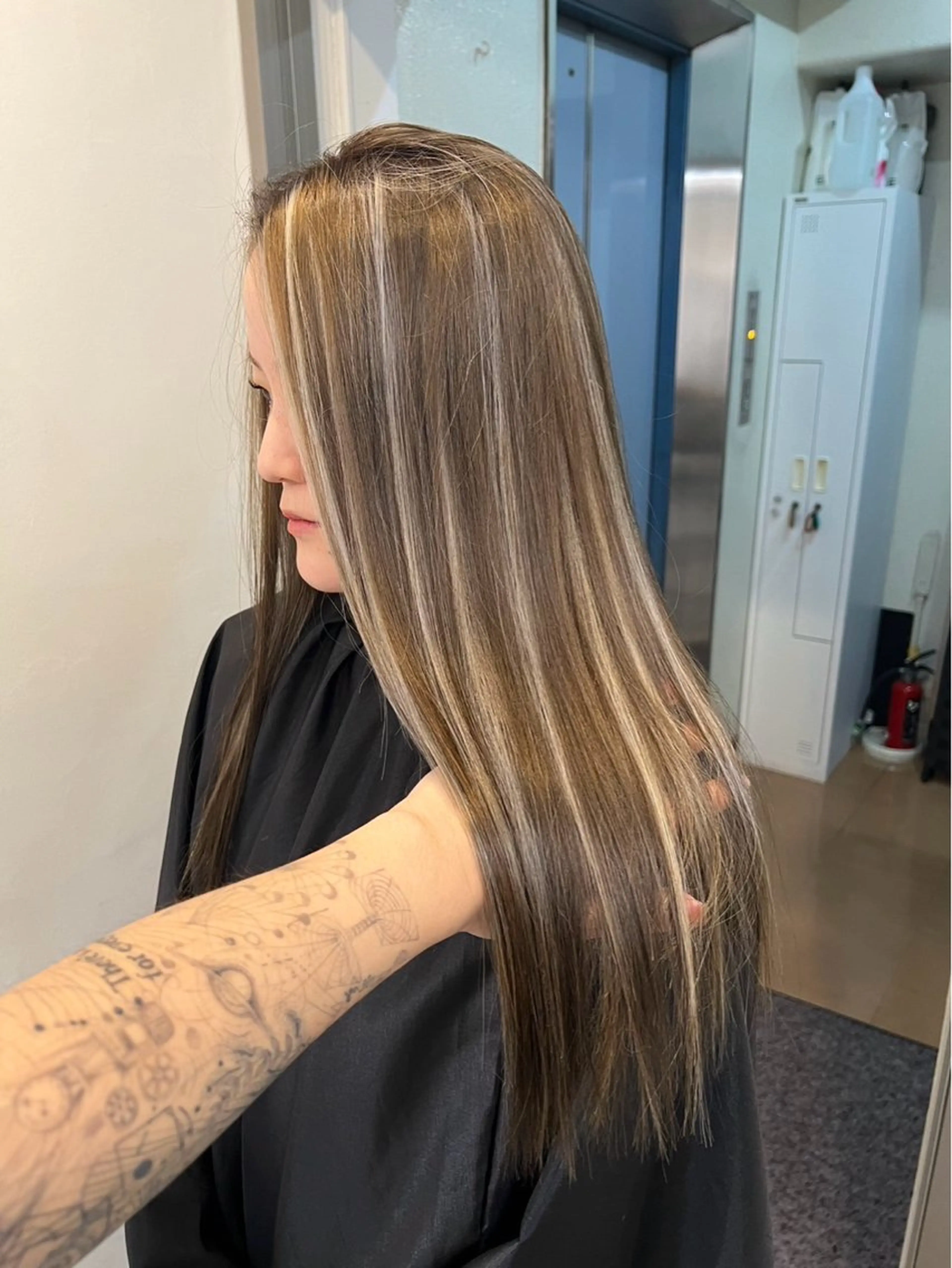 ロング カラー グレージュ ハイライトカラー ハイライト ヘアカラー トリートメント ROBIN所属・指名数No.1 /NAOYAのヘアスタイル