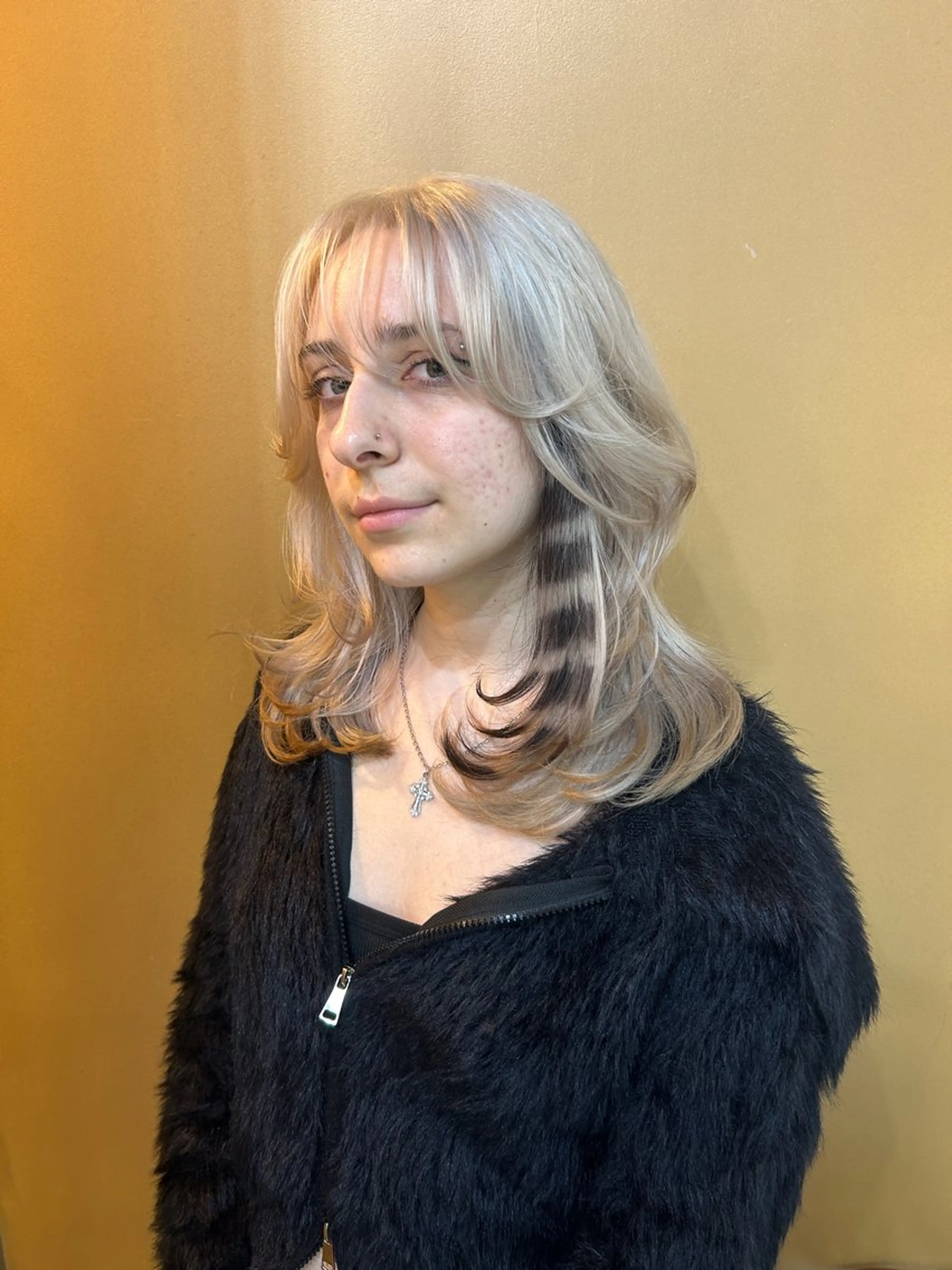 ミディアム ヘアカラー Hiyo 海外レイヤーカットのヘアスタイル