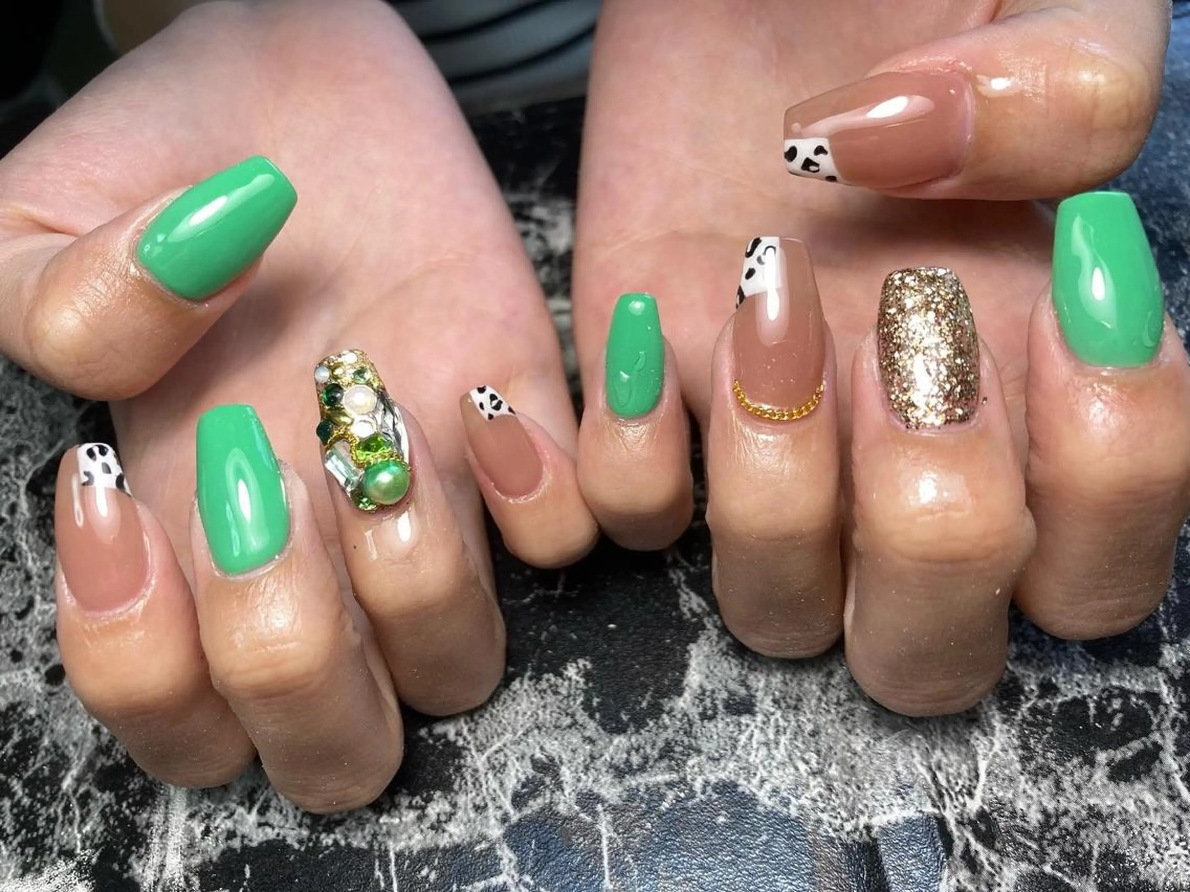 ミディアム ネイル ハンドネイル フットネイル ✴︎ Delightのネイルデザイン