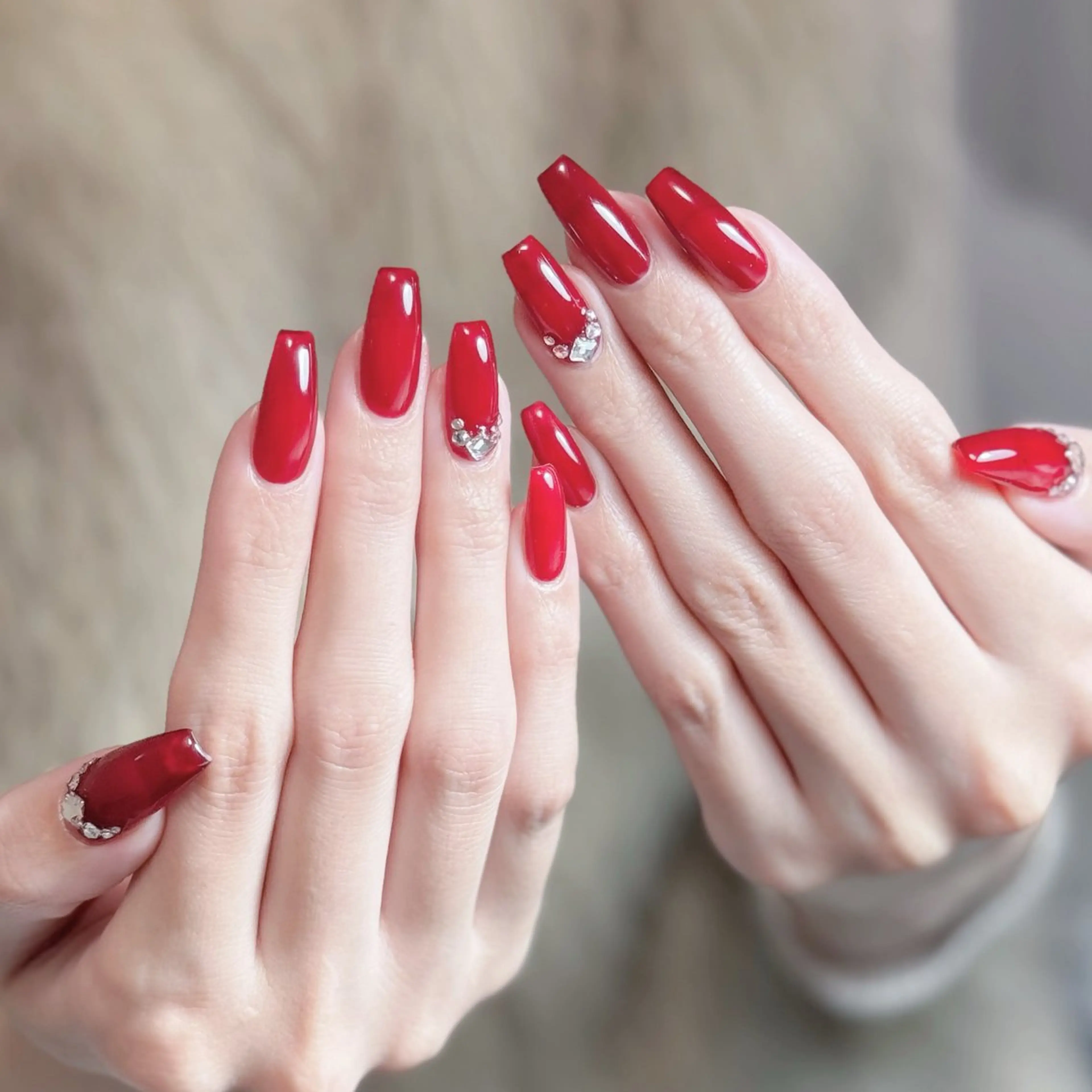 ネイル ワンカラーネイル 赤色 ワンホンネイル 冬ネイル クリスマス nailsalon ChuColaのネイルデザイン