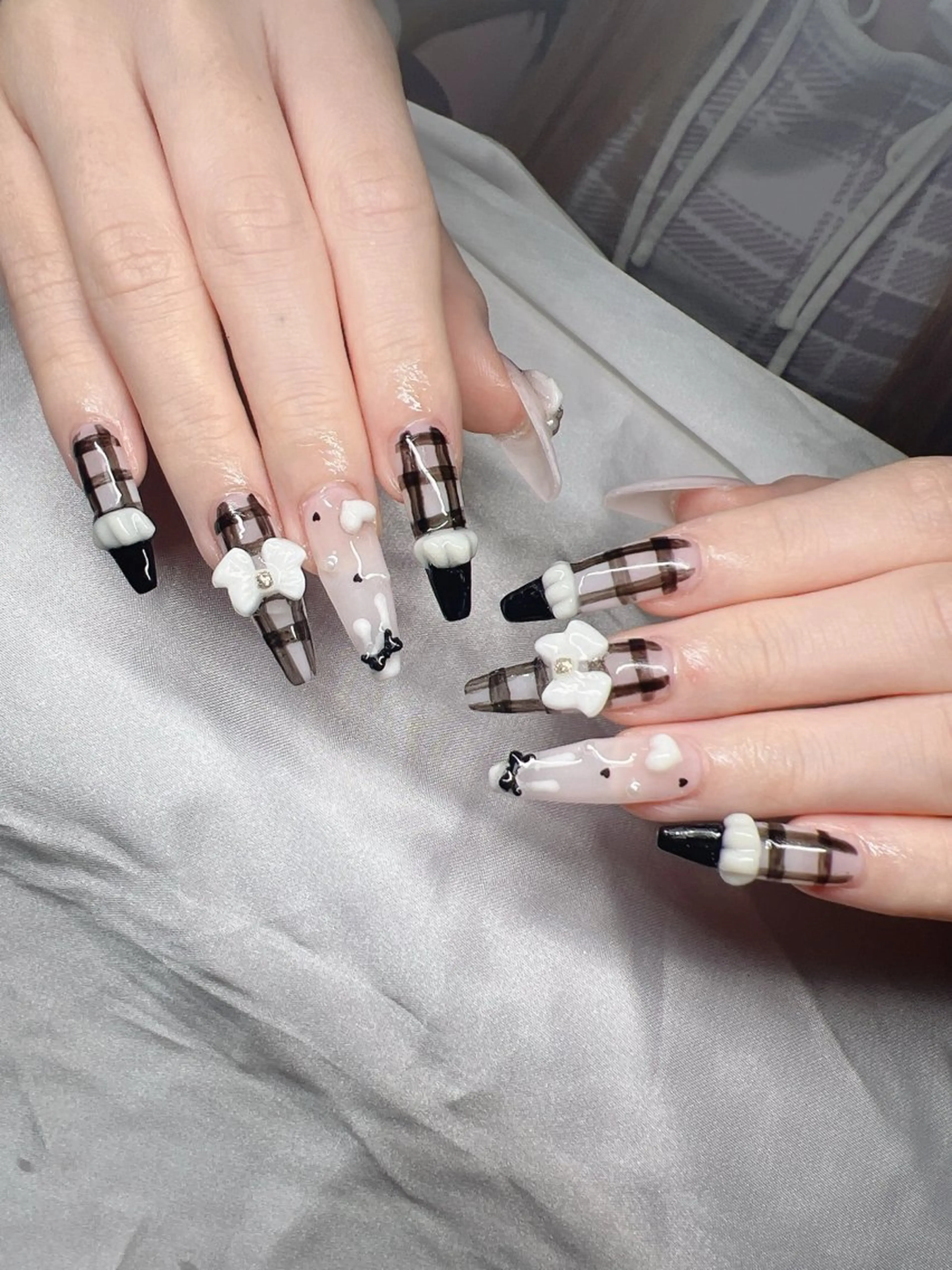 ネイル 長さ出し グラデーション 卒業式 キラキラネイル マグネットネイル Lee Nailsのネイルデザイン