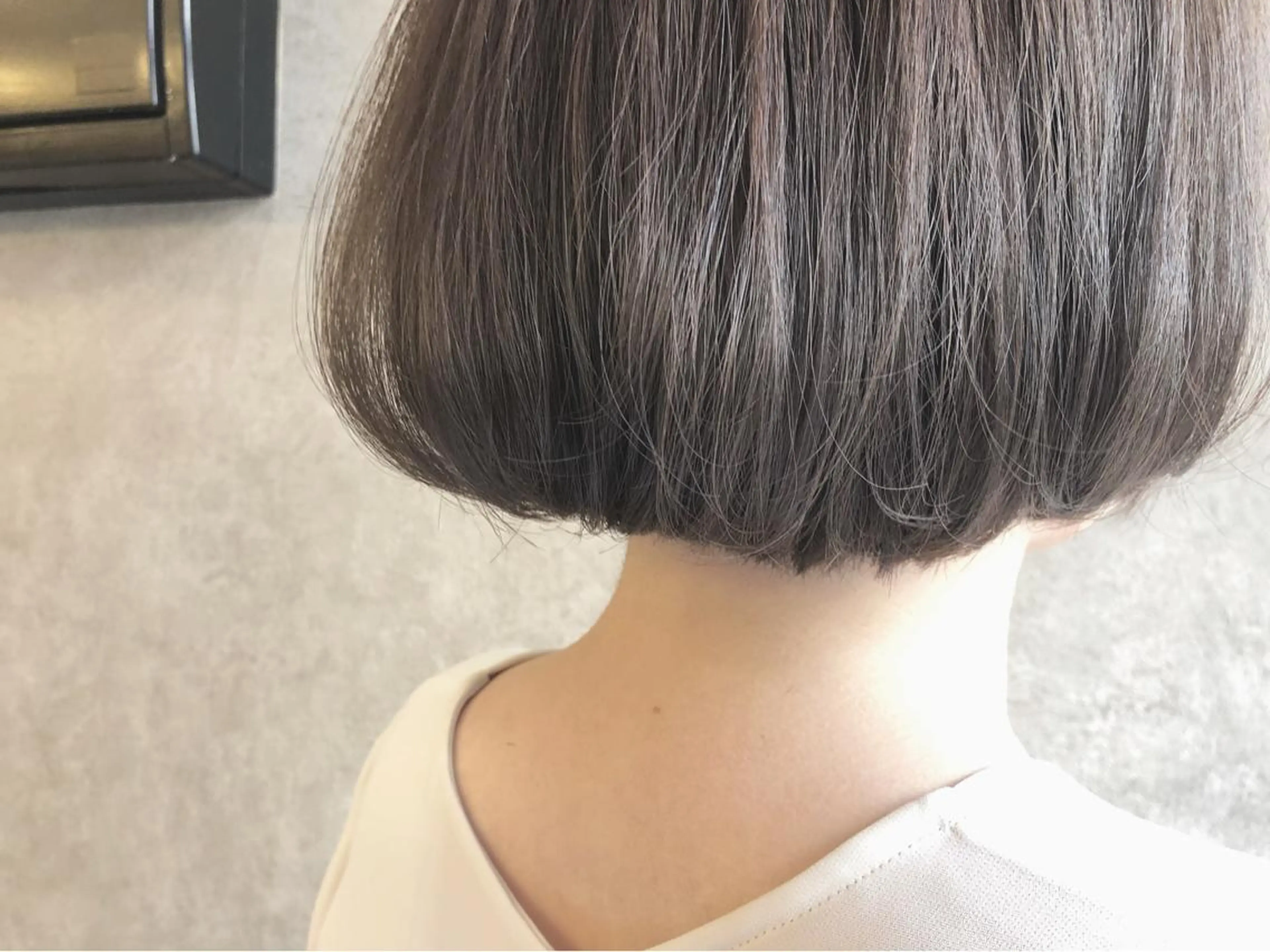 ショート カラー 顔周りレイヤー/韓国 ブリーチminamiのヘアスタイル