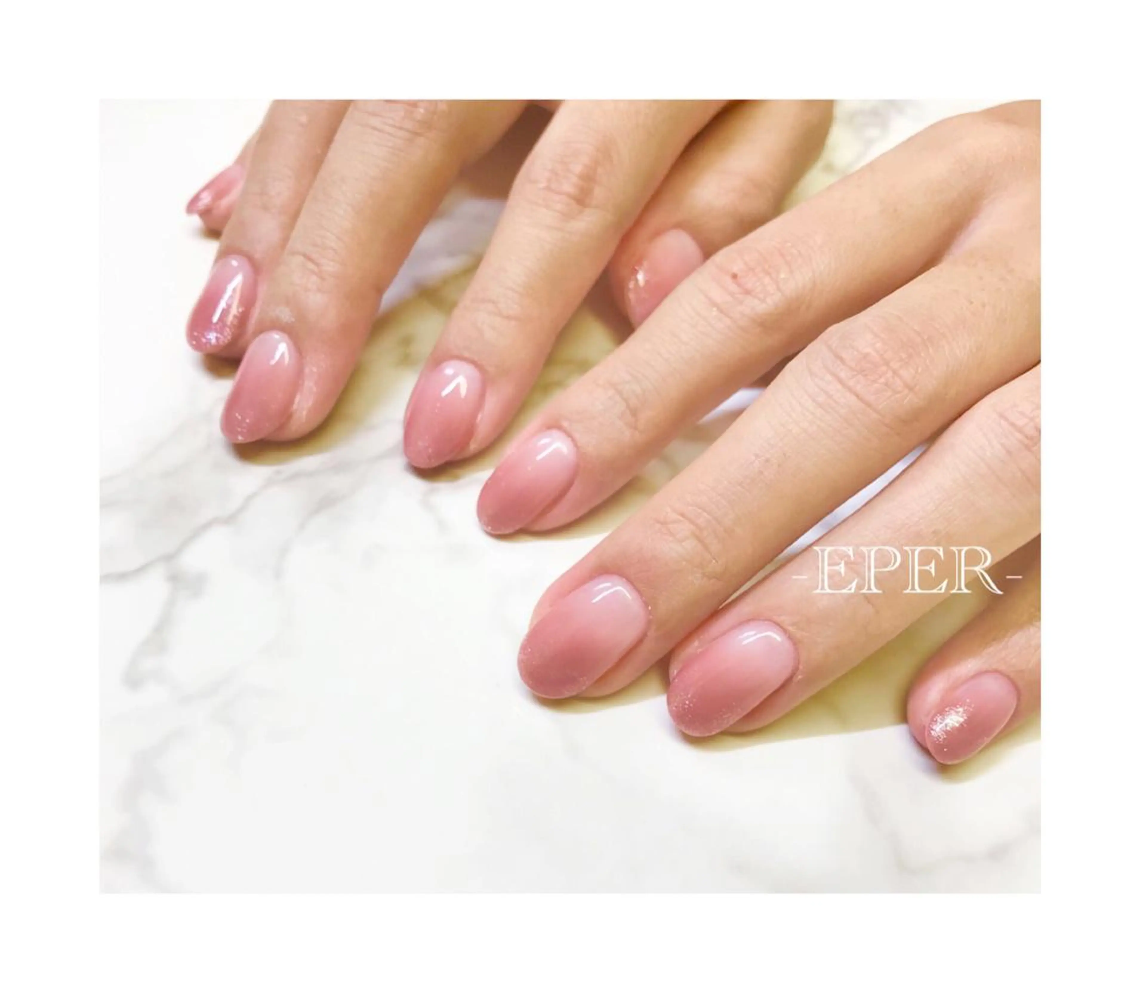 ネイル グラデーション ラメ(グリッター) ハンドネイル ネイルサロン -EPER-エペルのネイルデザイン