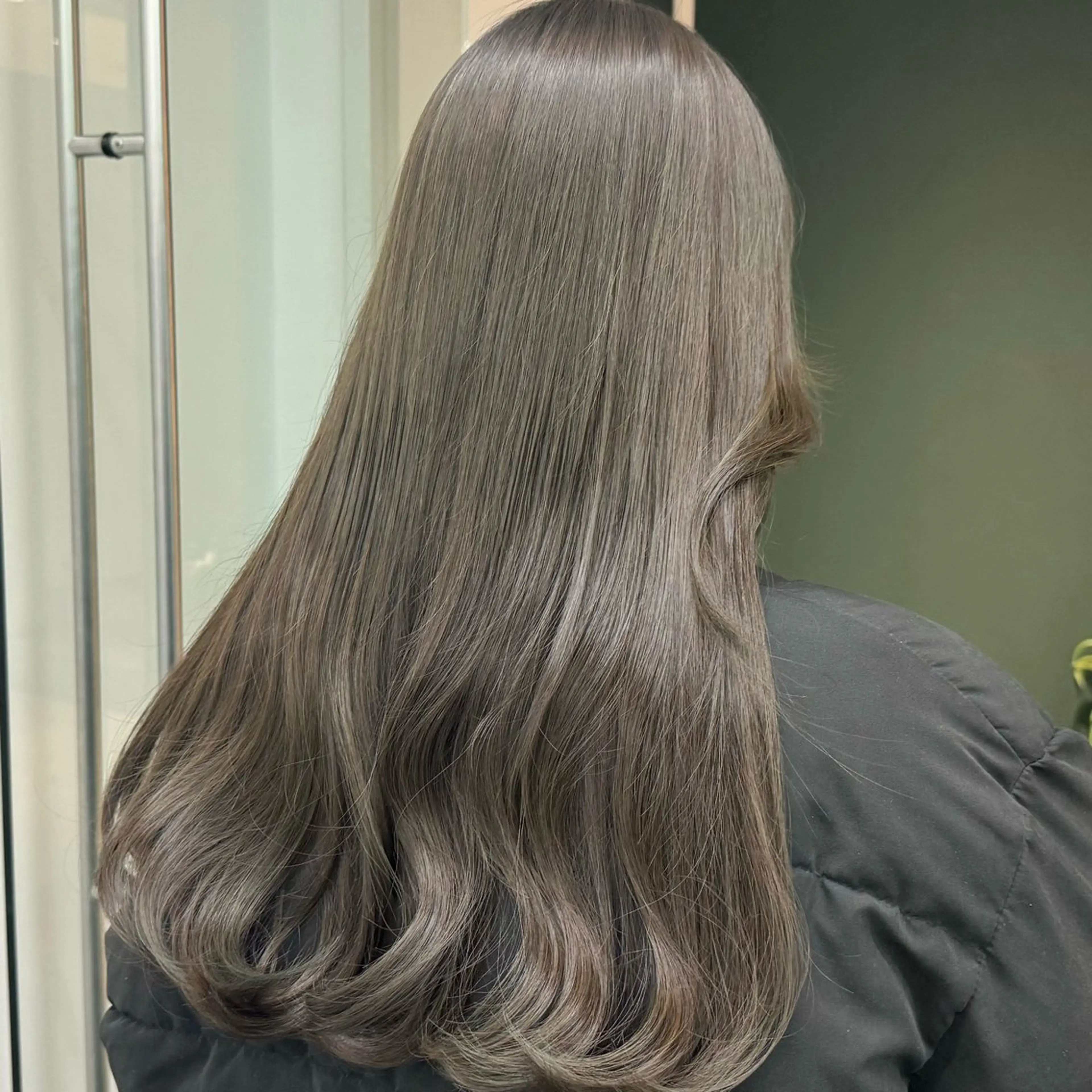 ロング カラー 透明感カラー グレージュ ヘアカラー トリートメント BEAUTRIUM  青山店所属・ひなた あゆみのヘアスタイル