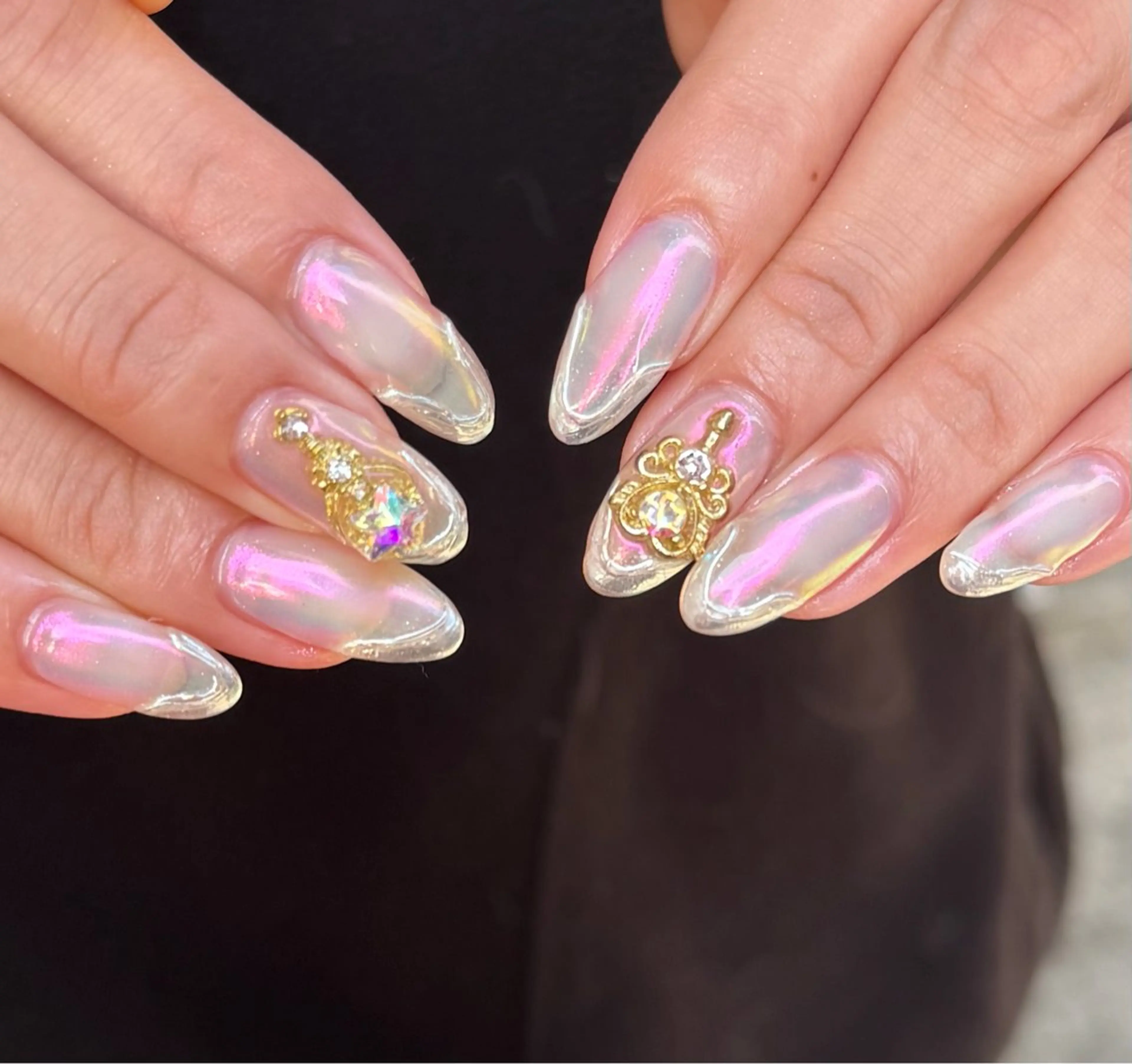 ネイル オーロラネイル ミラーネイル シルバー ハンドネイル HazeGrass NAILのネイルデザイン