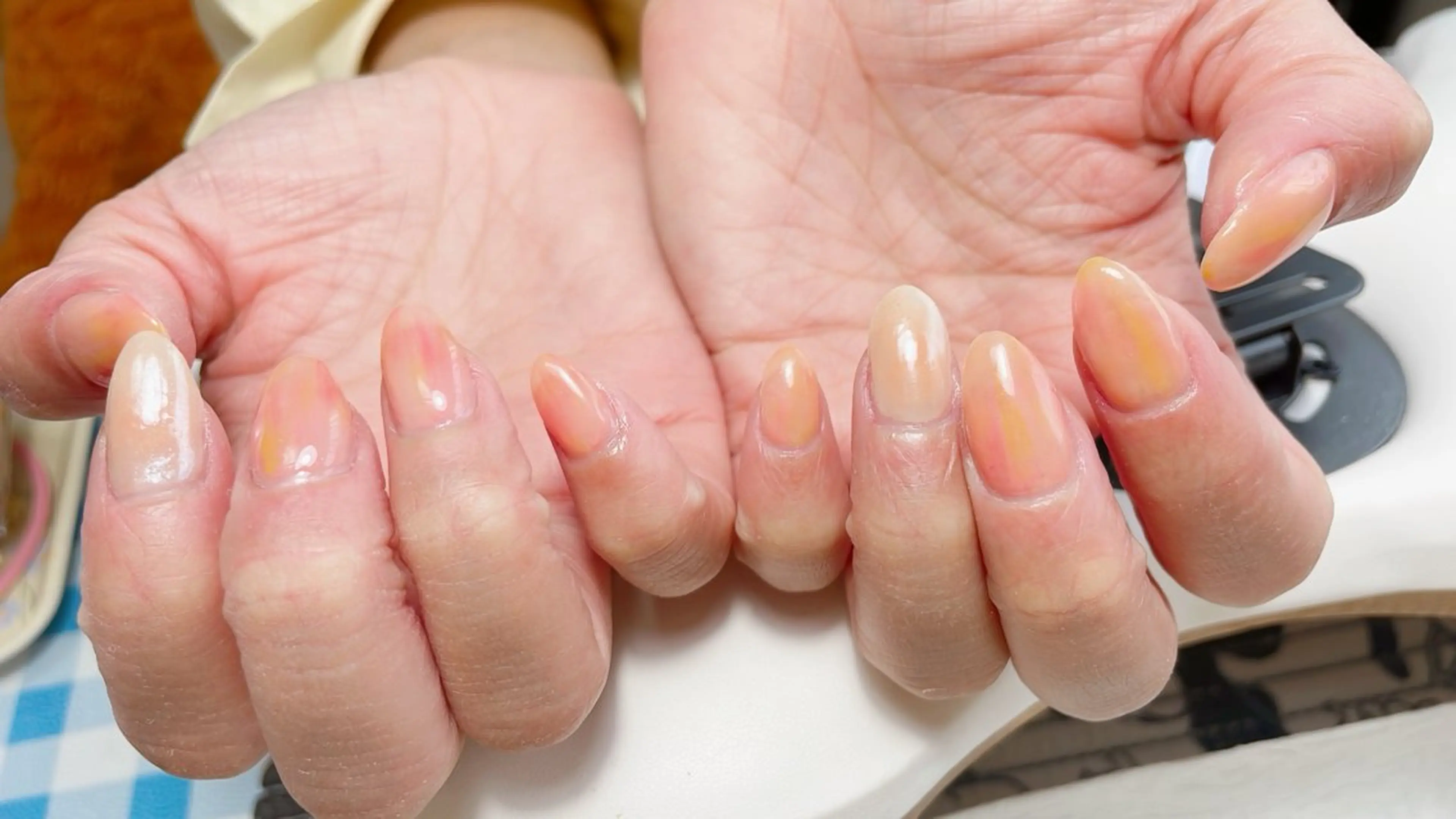 ネイル ニュアンスネイル 三原 麻佑のネイルデザイン