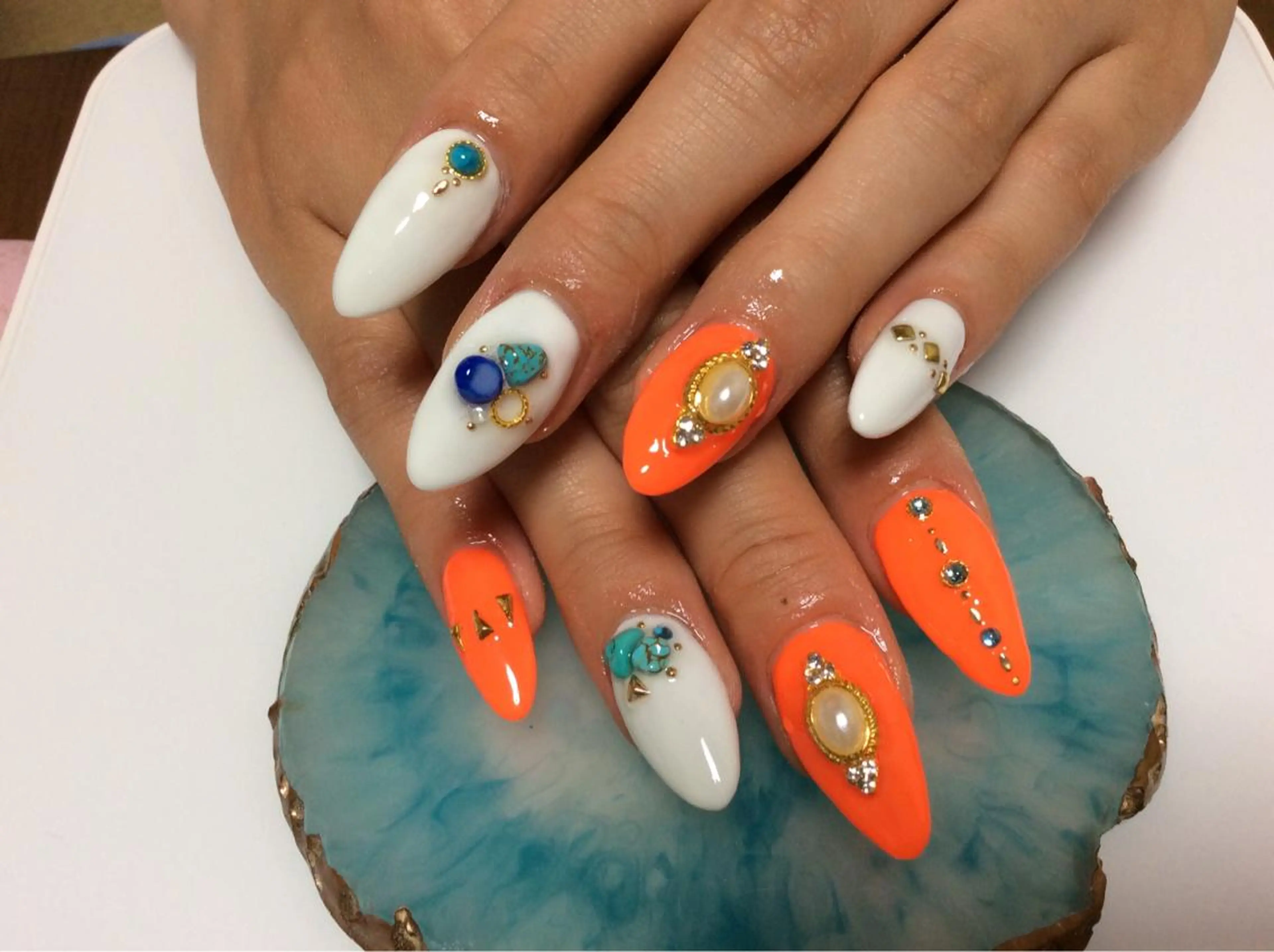 ネイル フラワー ムーンのネイルデザイン