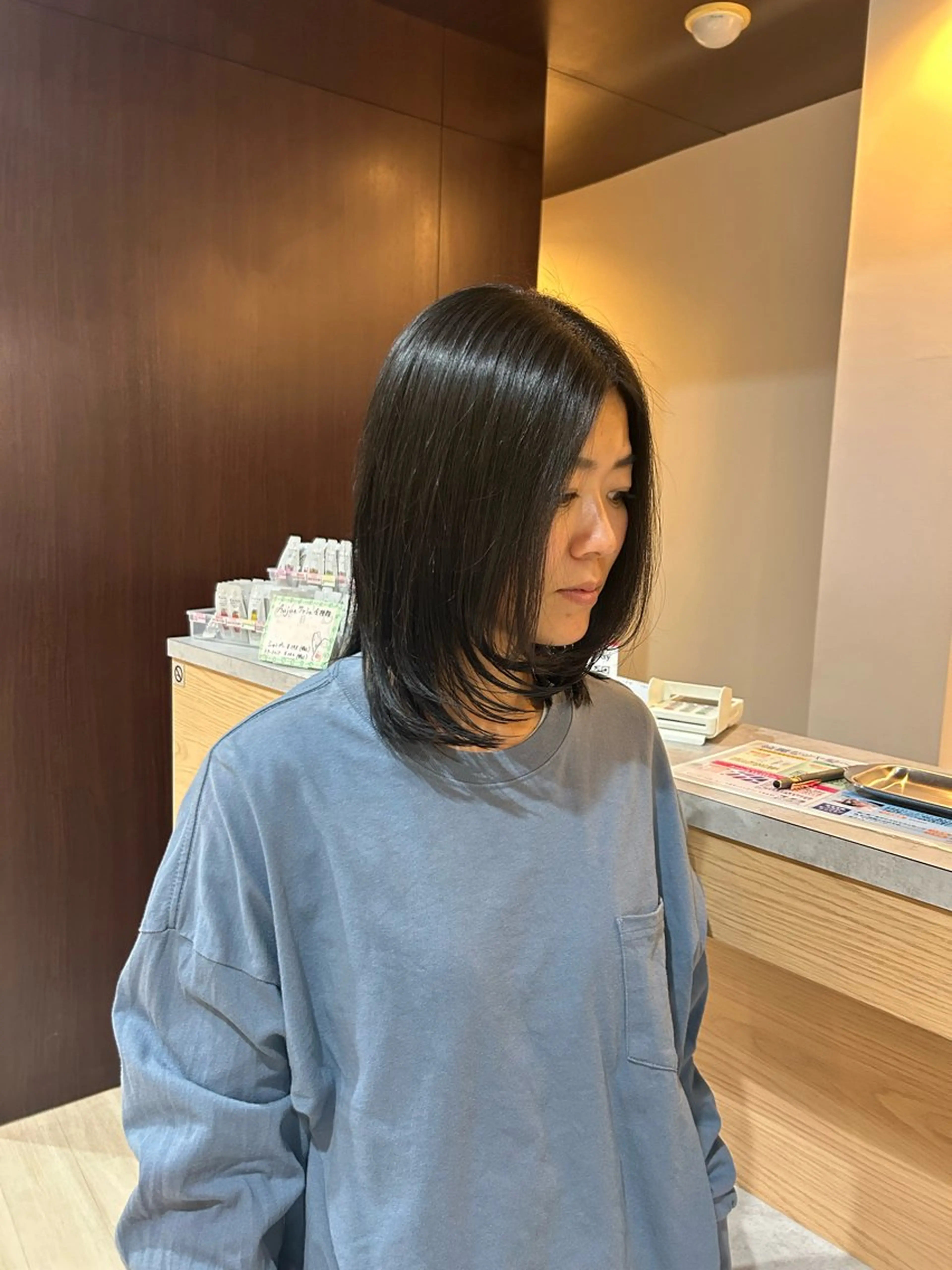 ミディアム ミディアムレイヤー レイヤーカット 宇治橋 七海のヘアスタイル