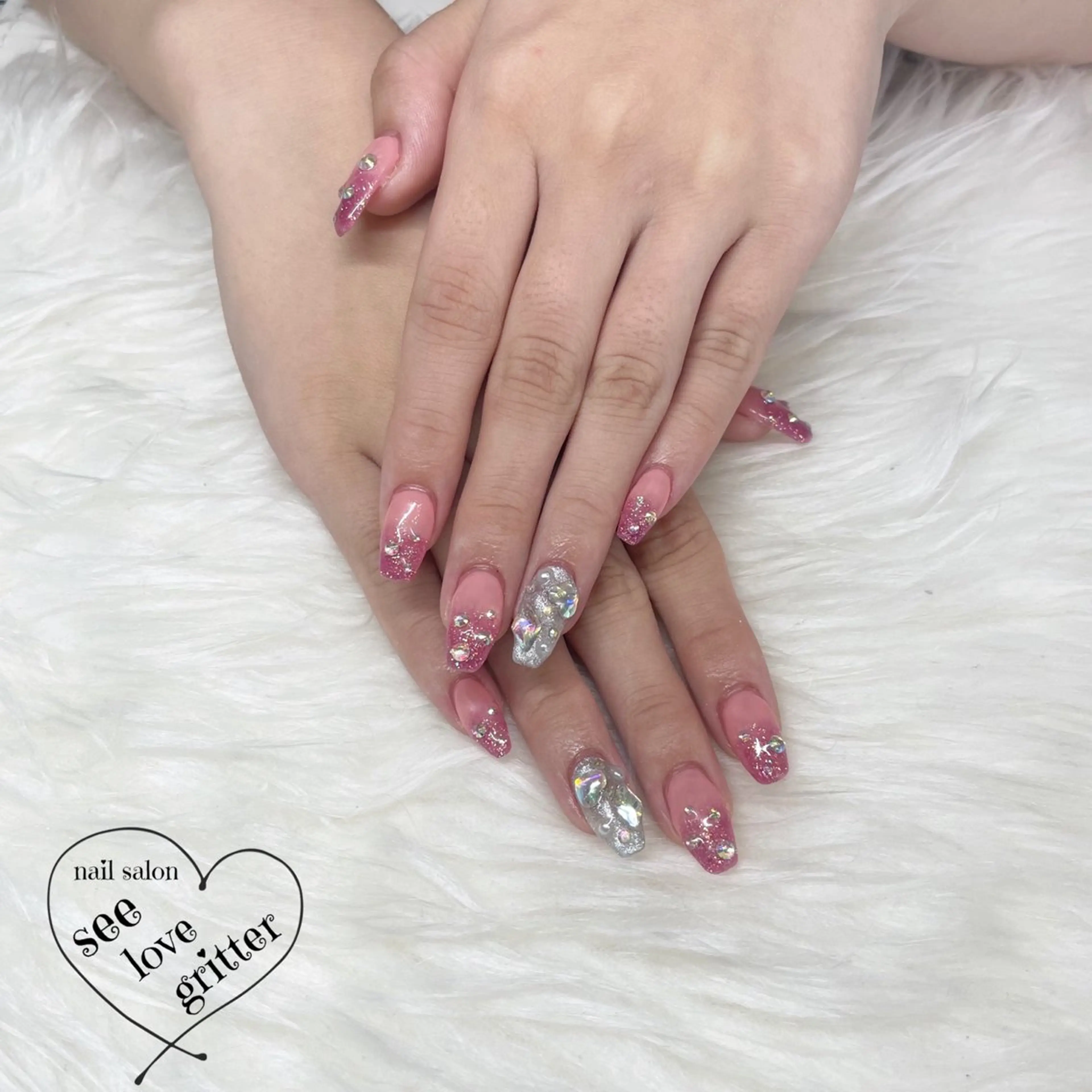 ロング see love gritterのネイルデザイン