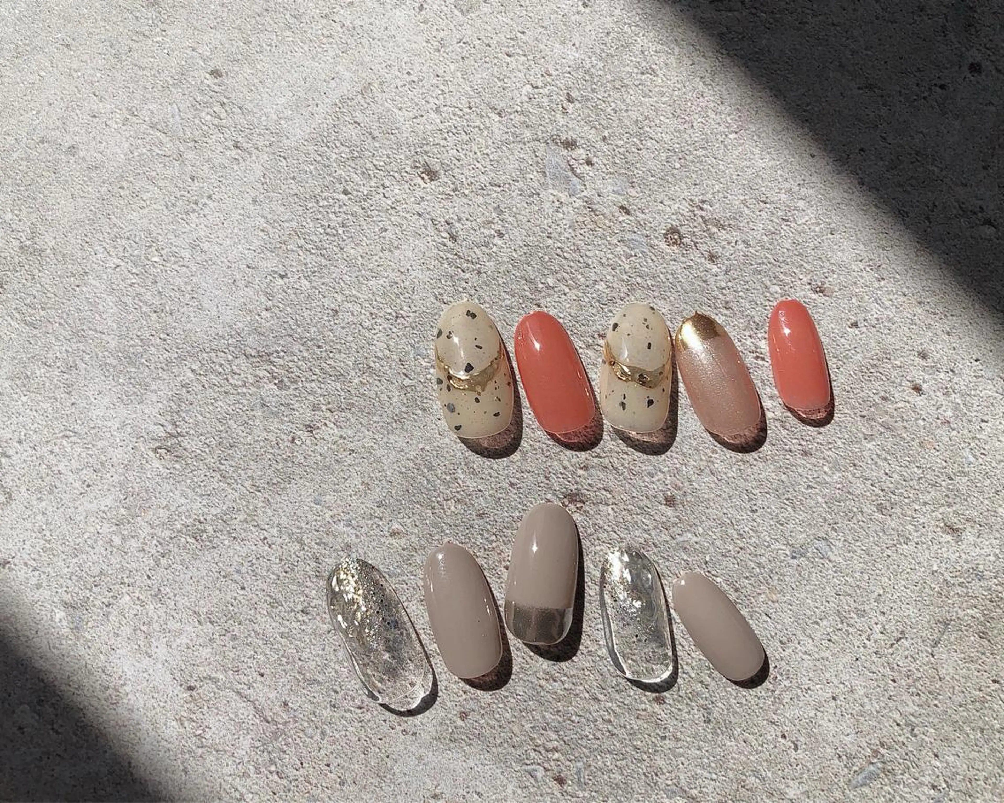 ネイル ゴールド ミラーネイル ニュアンスネイル シルバー ハンドネイル saki_ nail heronのネイルデザイン