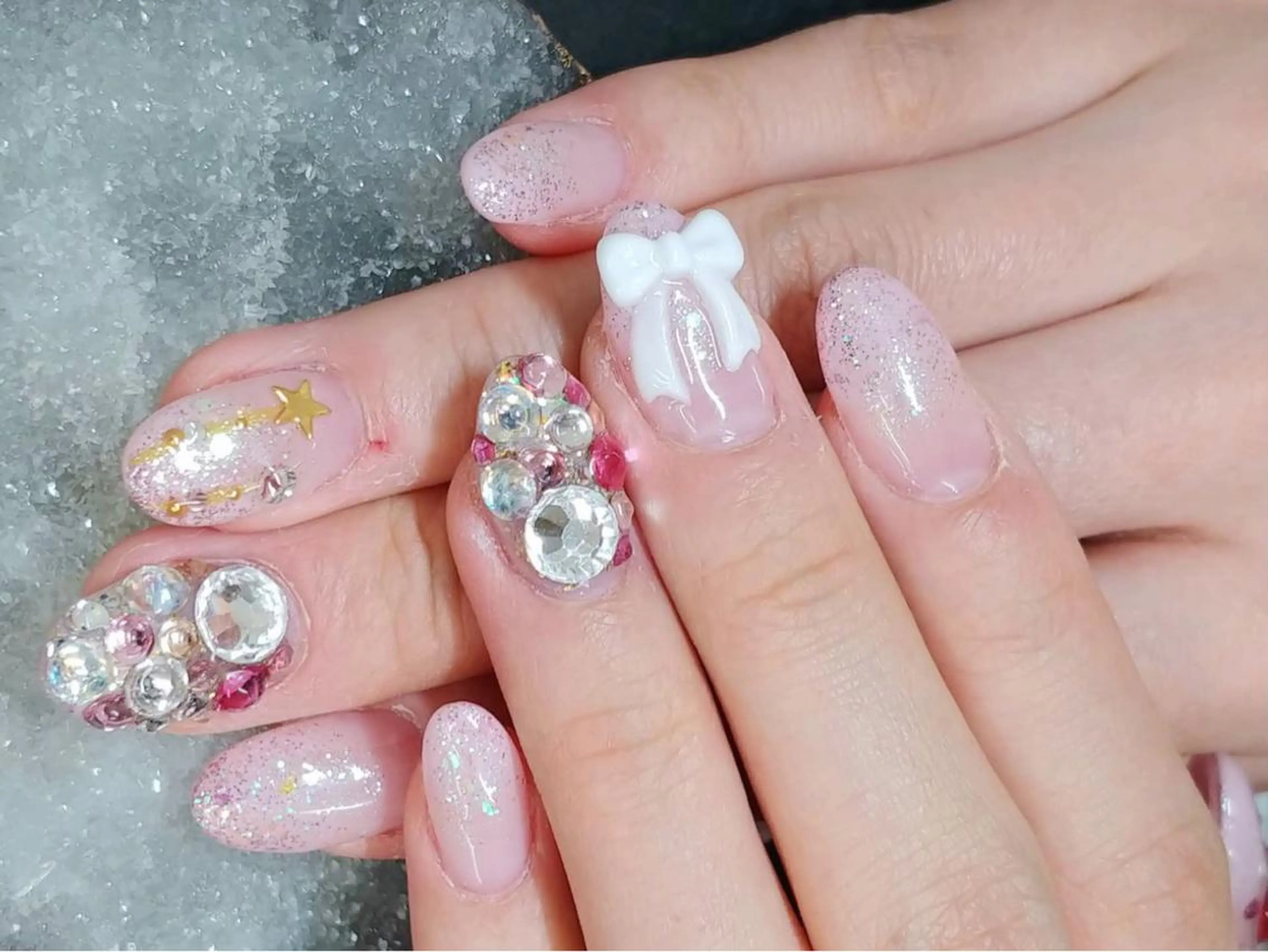 ネイル 持ち込み ピンク リボン 冬ネイル クリスマス ハンドネイル Nail lieNのネイルデザイン