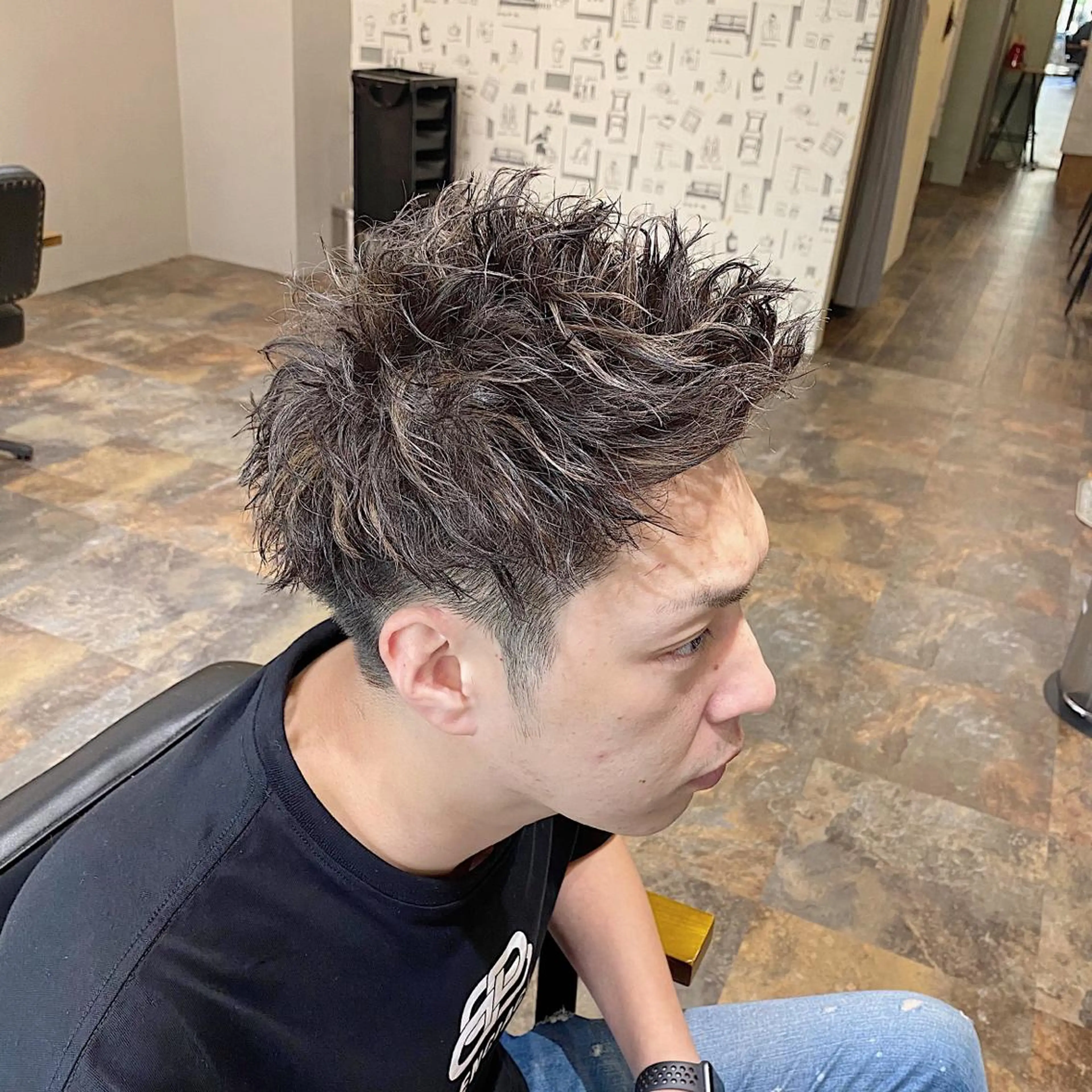 ショート カラー メンズ アップバング メンズハイライト メンズパーマ ハイライトカラー ハイライト カット パーマ ヘッドスパ 山口 浩之のヘアスタイル