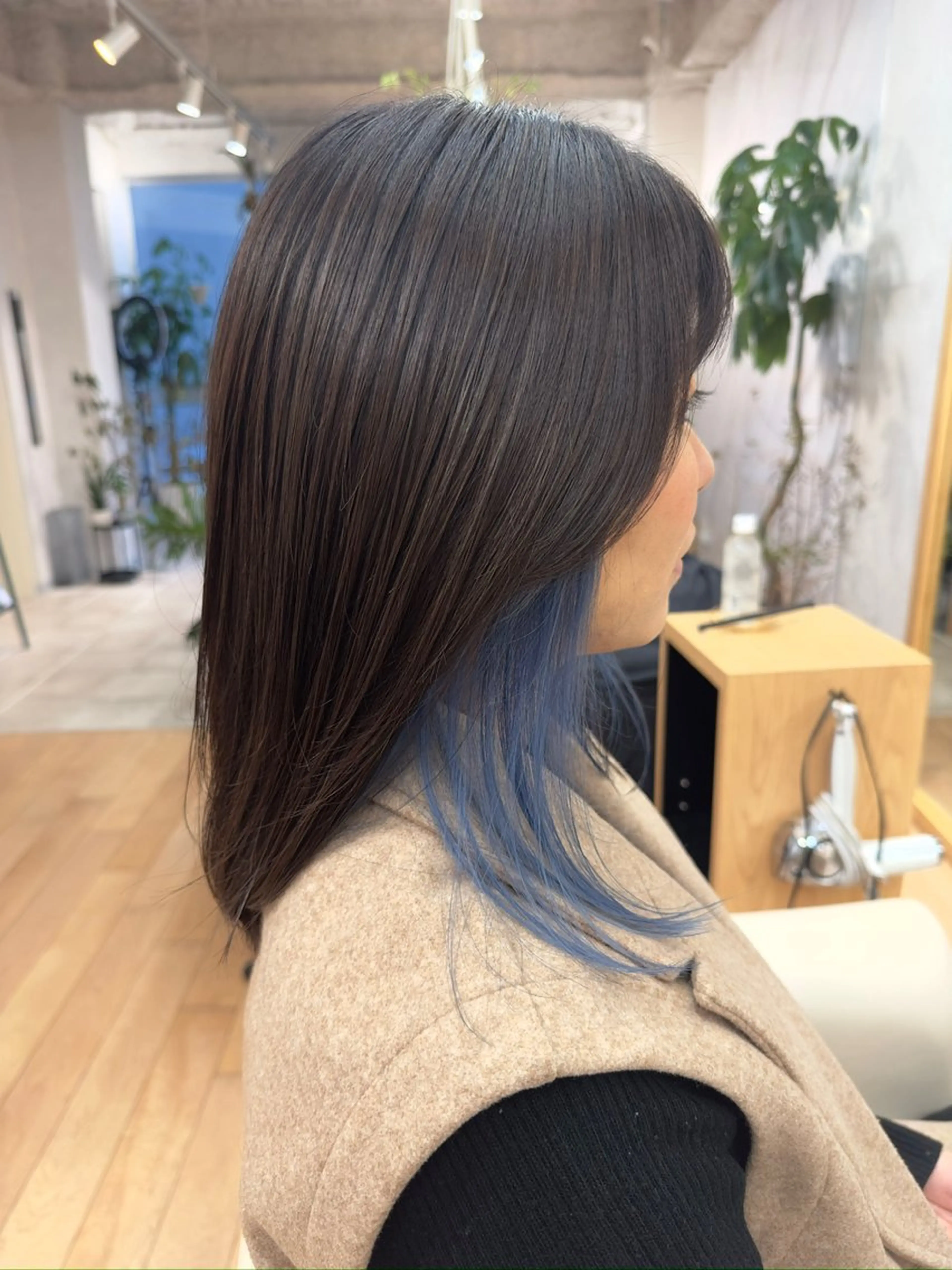 ミディアム カラー ブルーカラー broocH 清水 駿【デザインカラー】のヘアスタイル