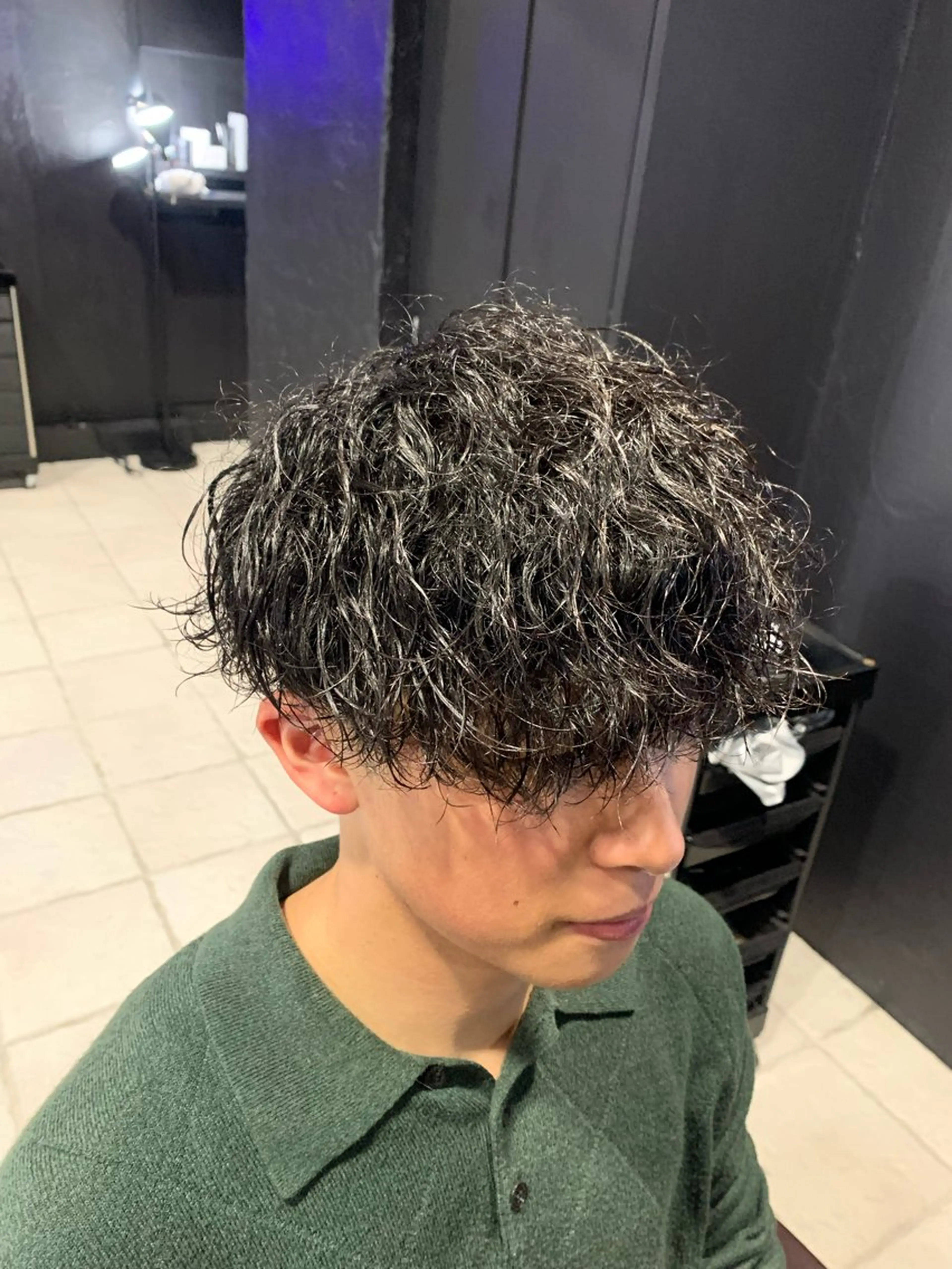 ミディアム メンズ ミディアムパーマ メンズパーマ 波巻きパーマ メンズパーマ/難波/ 心斎橋　室園亮佑のヘアスタイル