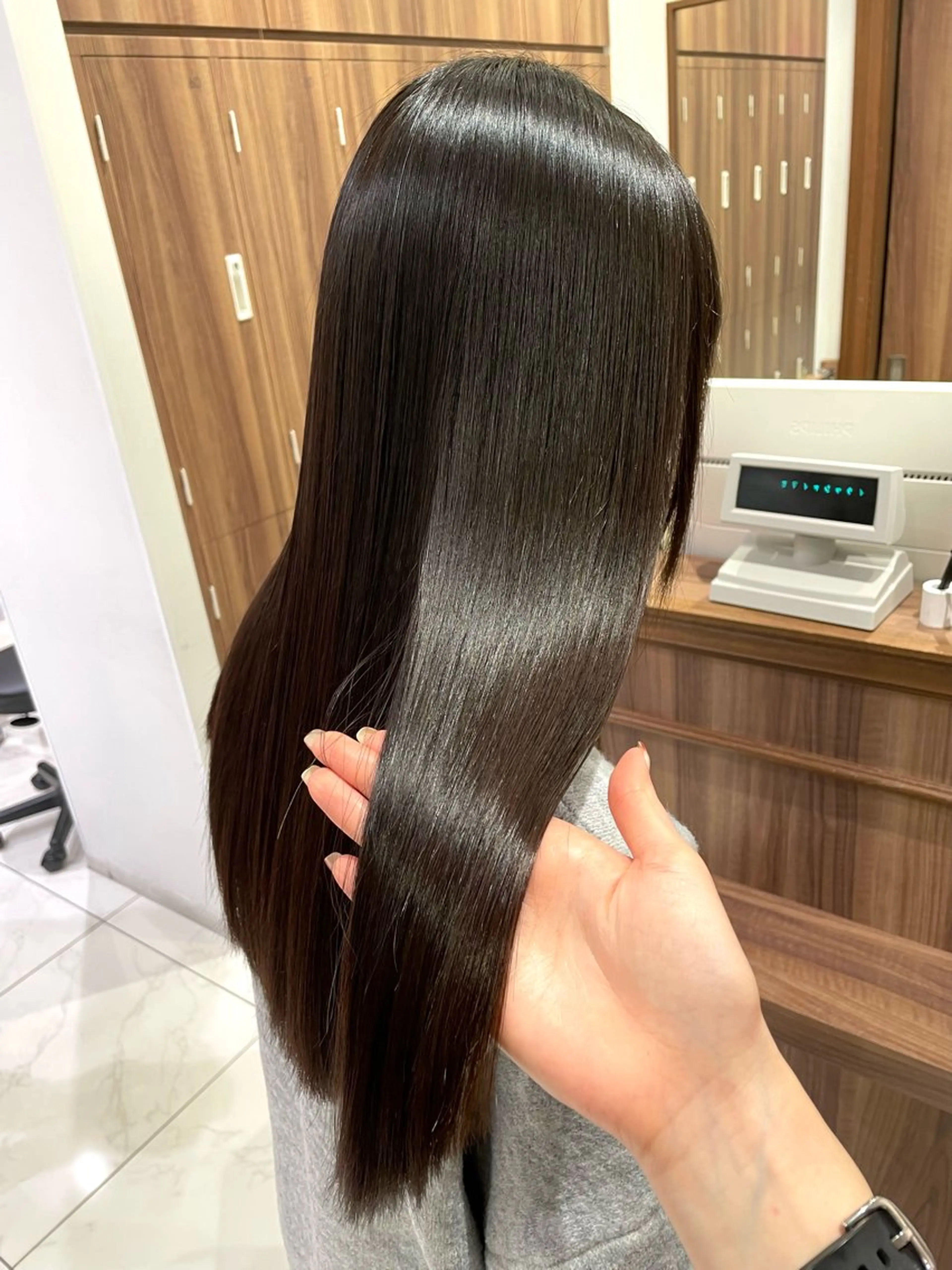 ロング カット ヘアカラー トリートメント midori osawaのヘアスタイル