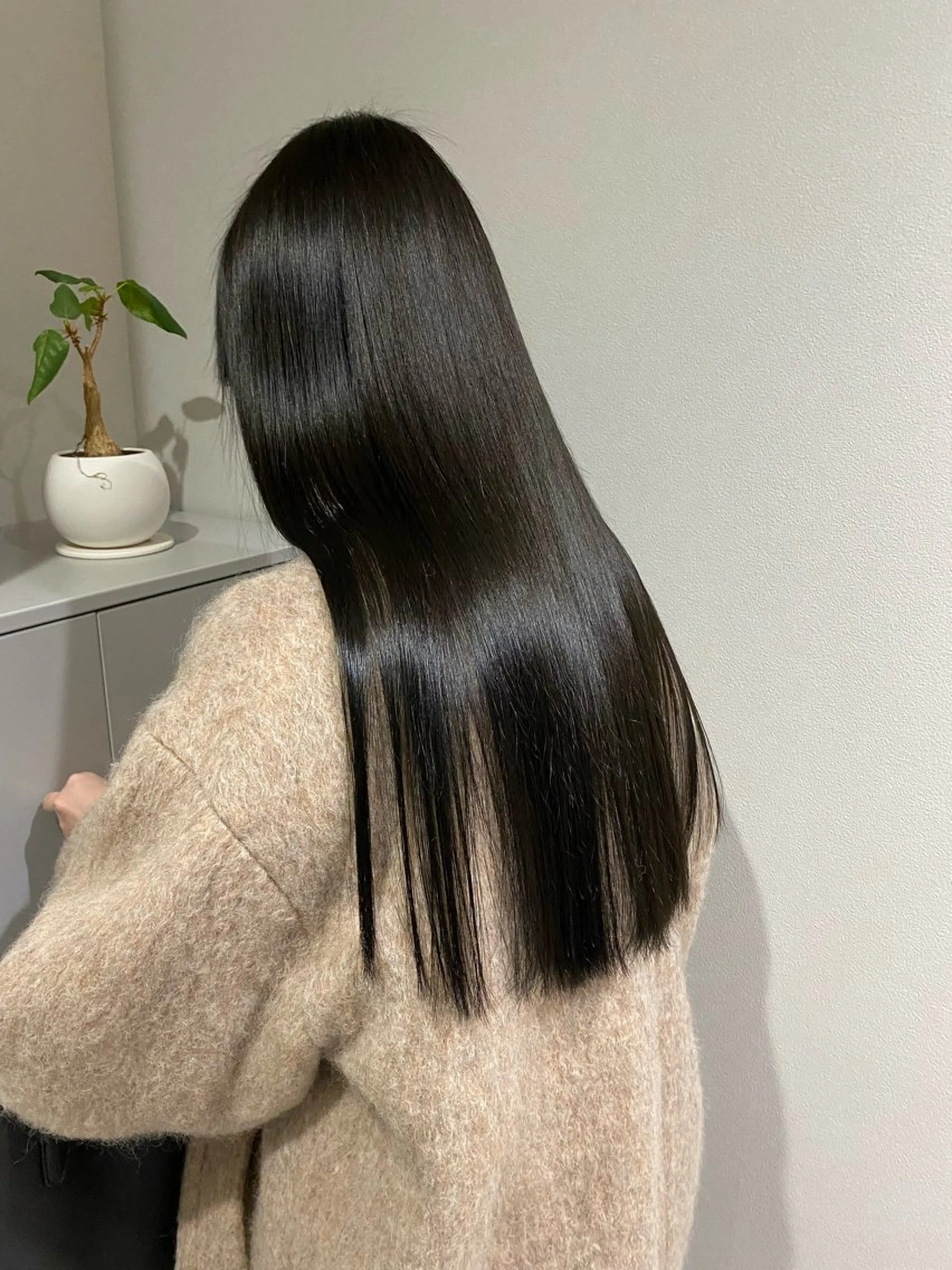 カラー グレージュ オリーブグレージュ オリーブグレー 檜 果歩のヘアスタイル