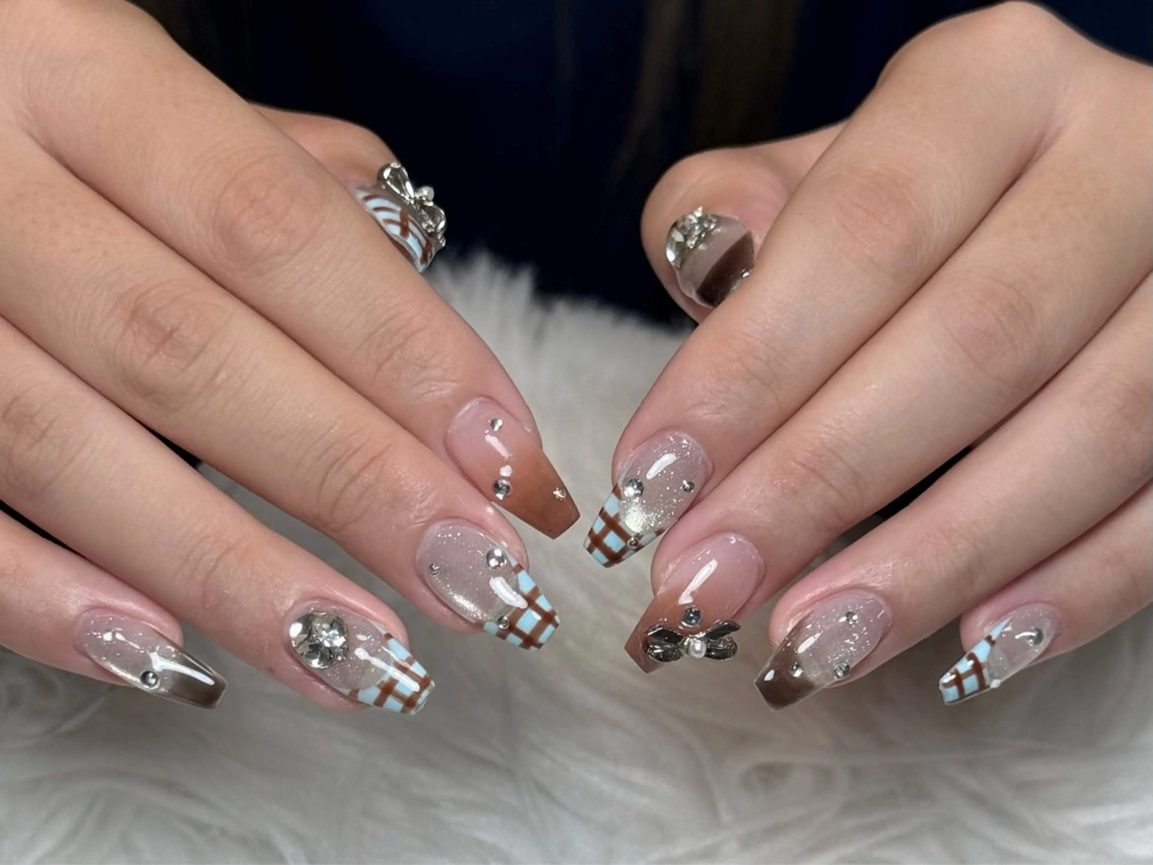 ネイル ボルドー ブラウン チークネイル ドット フットネイル Julli ジュリのネイルデザイン