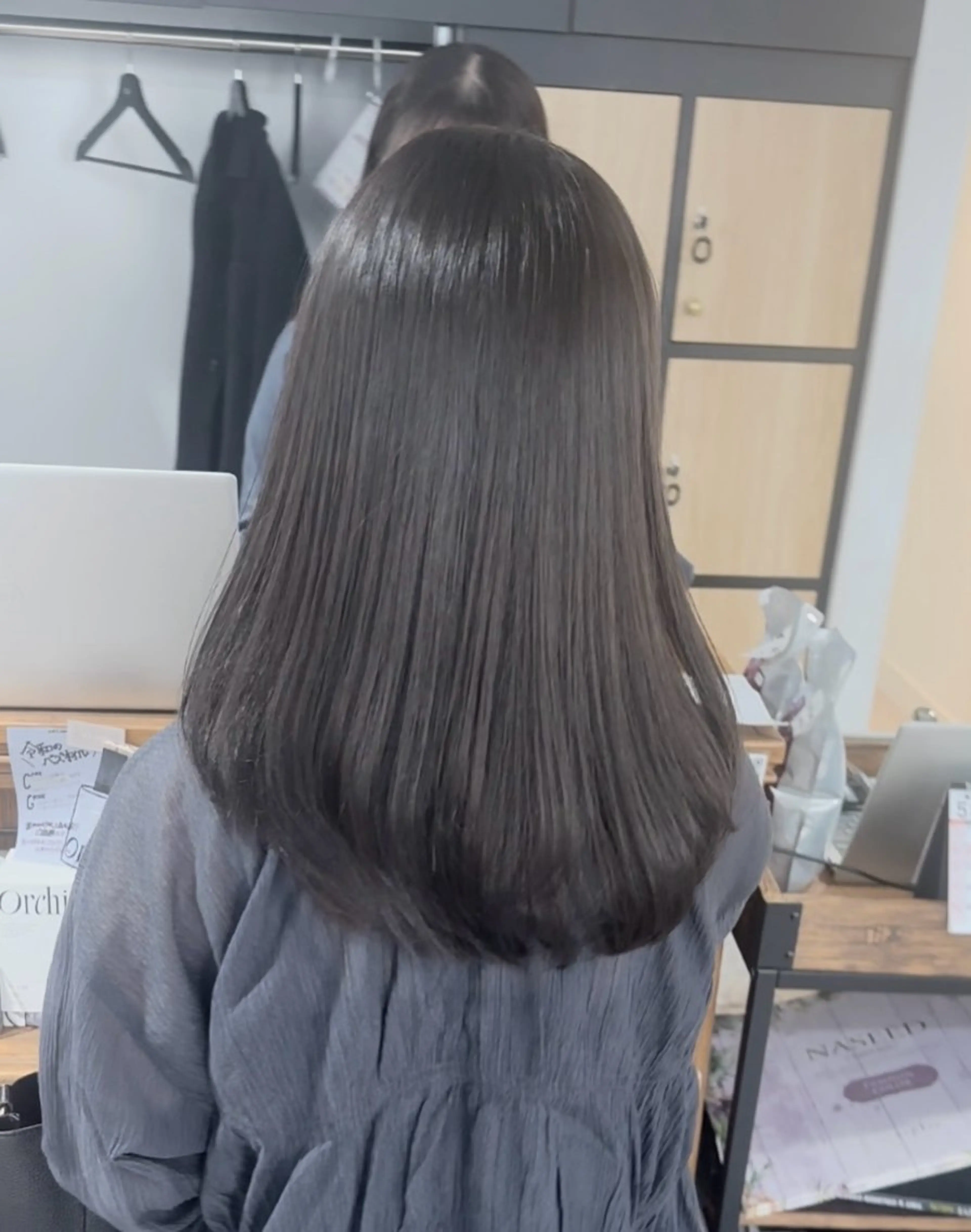 セミロング カラー パーマ ヘアアレンジ メンズ キッズ カット 縮毛矯正 レイヤーカット／顔周 りカット/縮毛矯正のヘアスタイル
