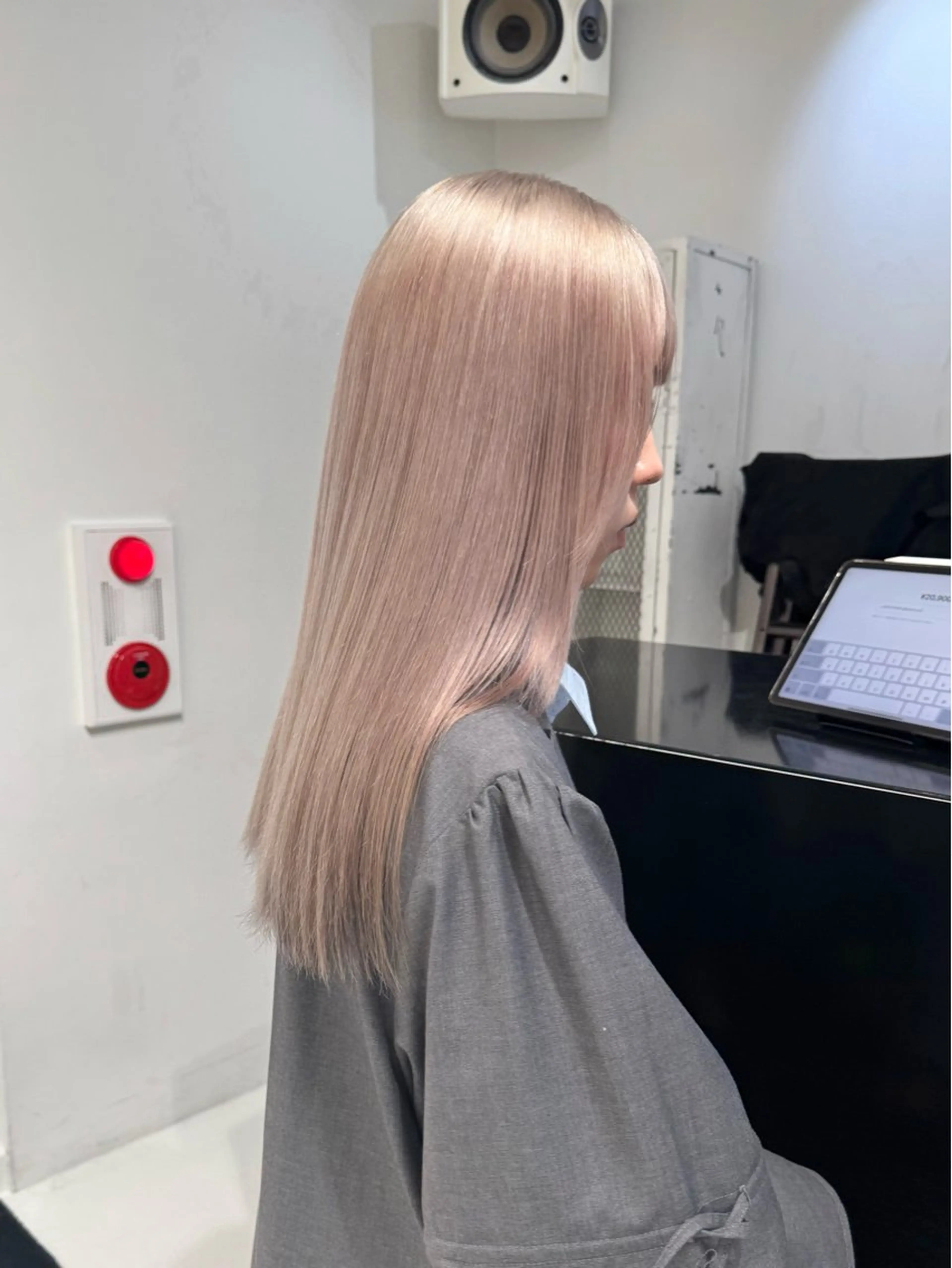 ロング カラー ヘアアレンジ ベージュカラー ブリーチ ブロンド ブロンドベージュ ハイトーンカラー カット ヘアカラー トリートメント 艶ハイトーン/ヘア アレンジAYAKAのヘアスタイル
